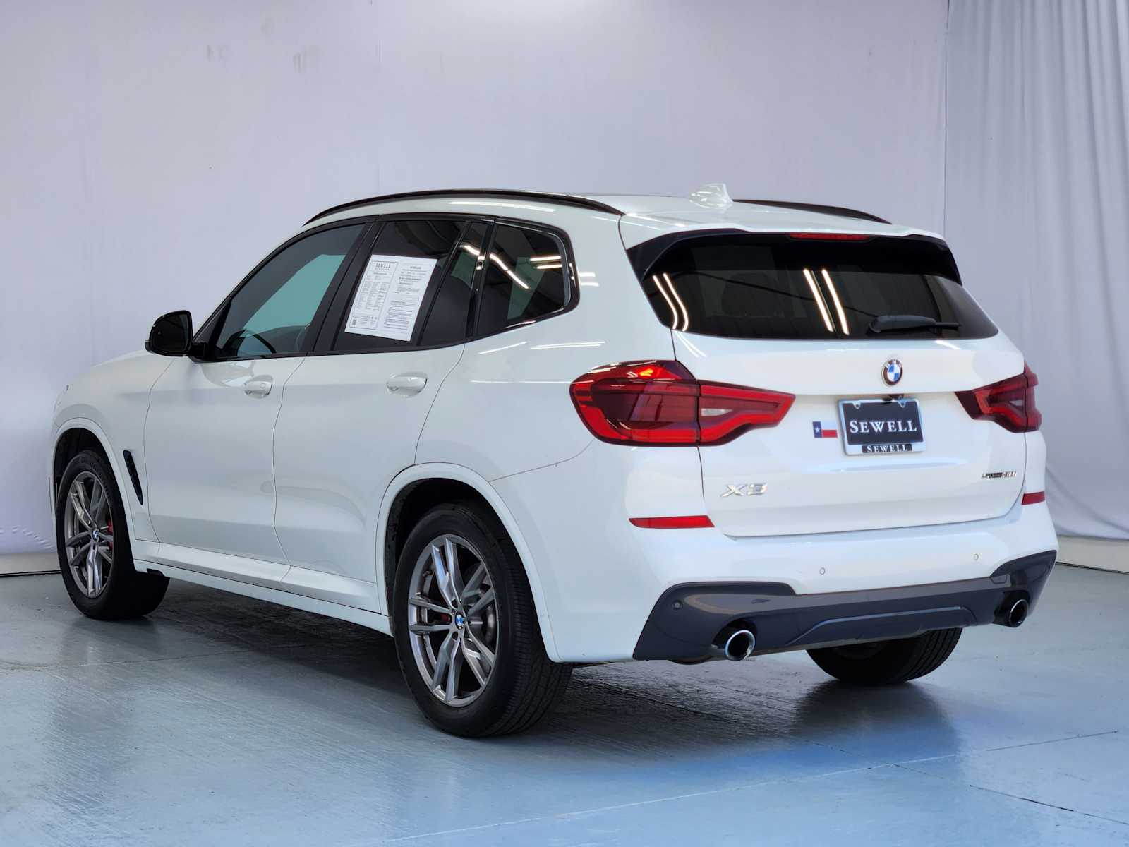 Used 2021 Alpine White BMW sDrive30i image 5
