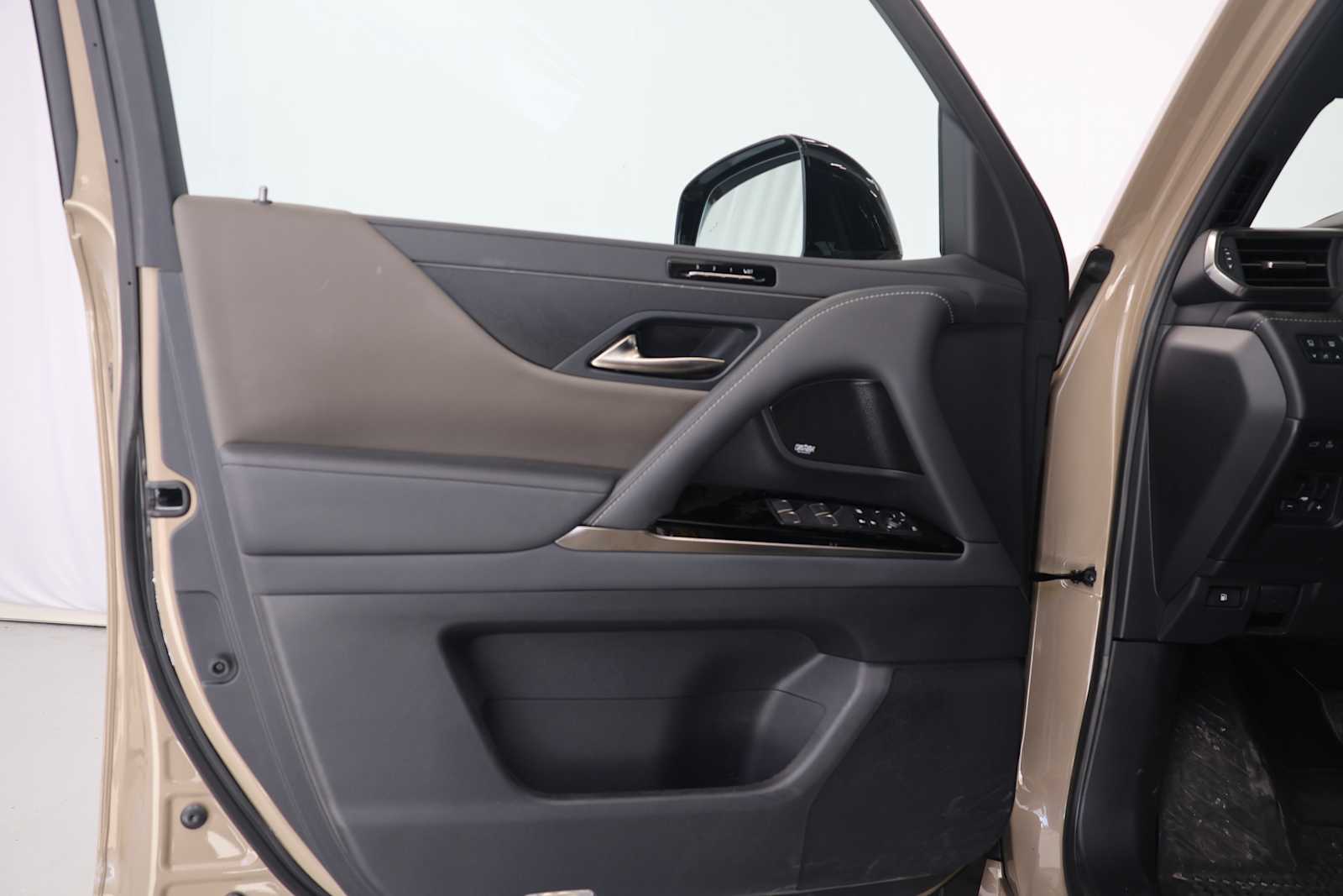 Used 2025 Earth Lexus Overtrail image 12