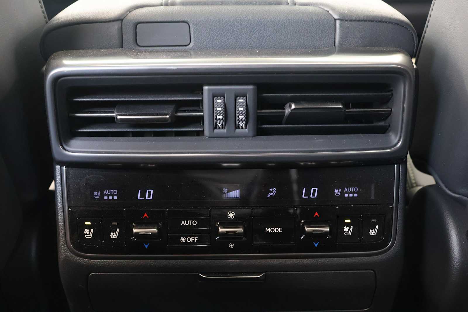 Used 2025 Earth Lexus Overtrail image 29