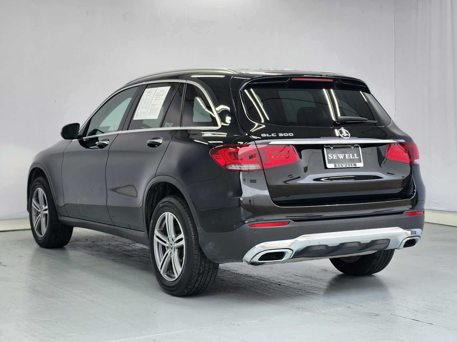 Used 2021 Black Mercedes-Benz GLC 300 image 3
