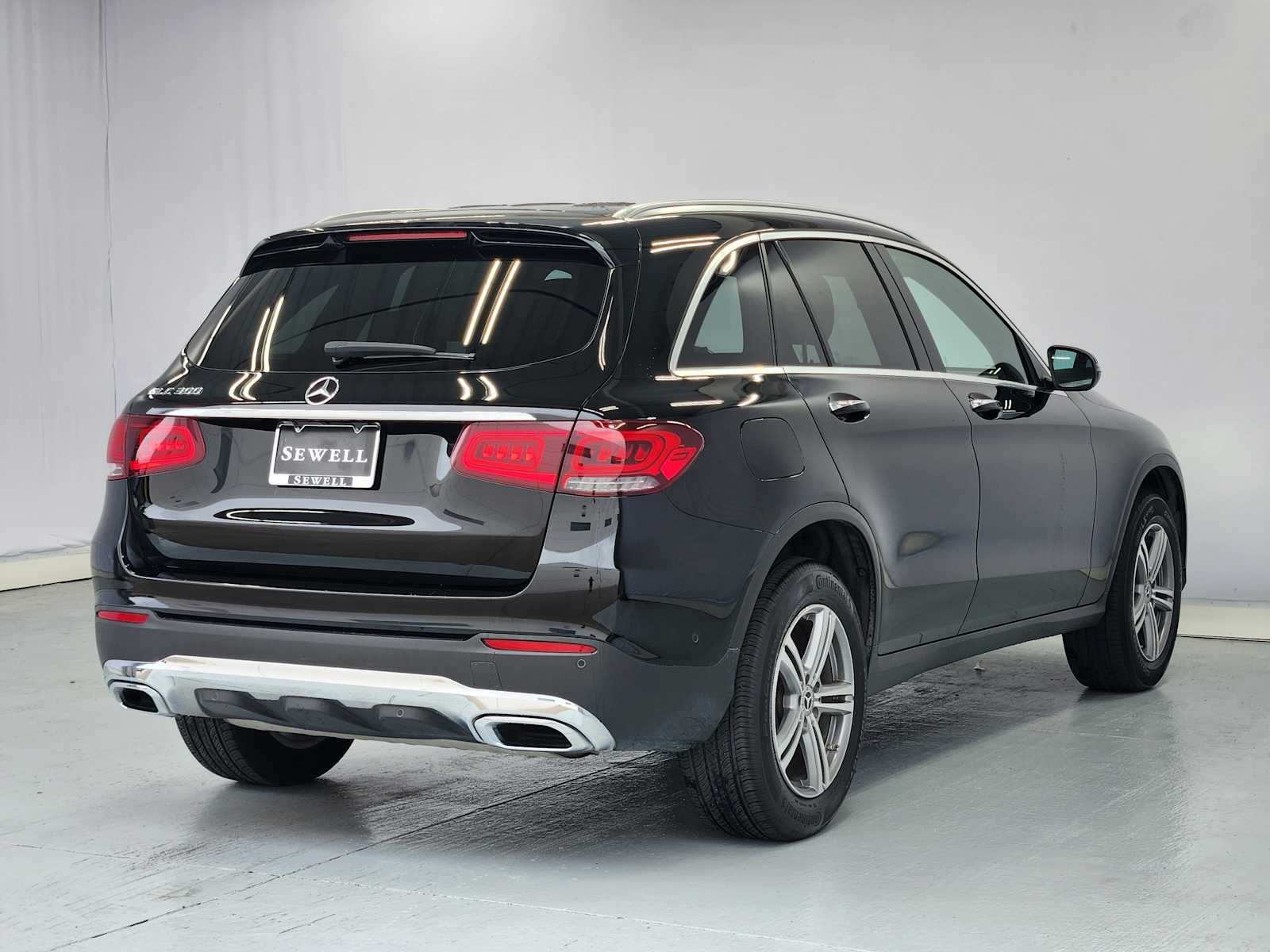 Used 2021 Black Mercedes-Benz GLC 300 image 4