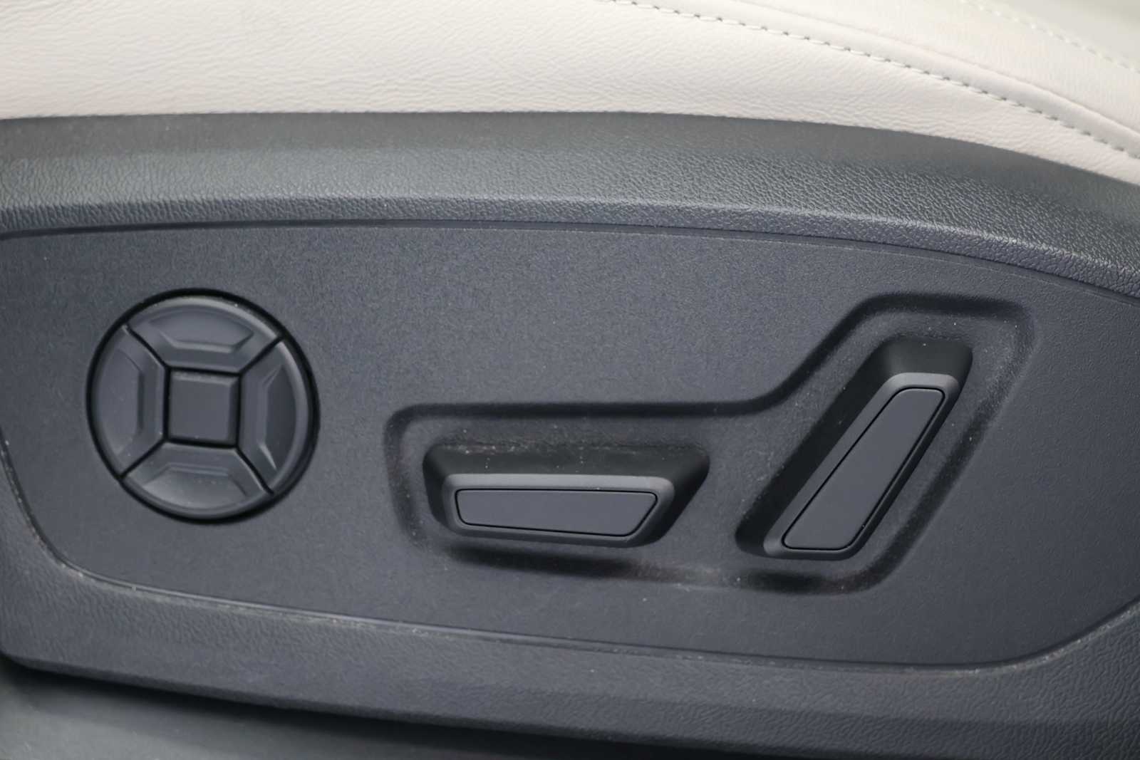 Used 2025 GLACIER WHITE Audi S line Premium Plus image 14