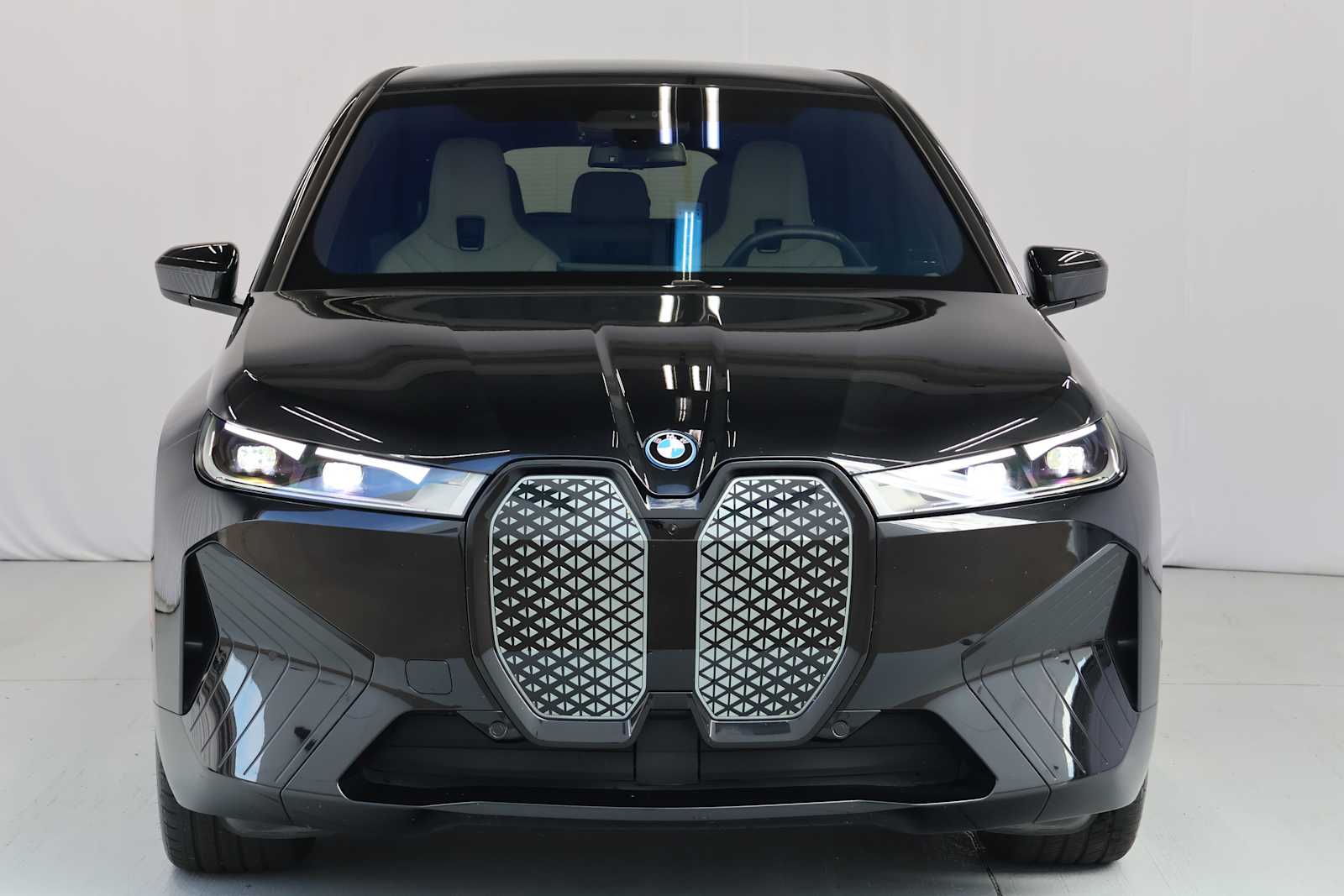 Certified Used 2024 Black Sapphire Metallic BMW xDrive50 image 2