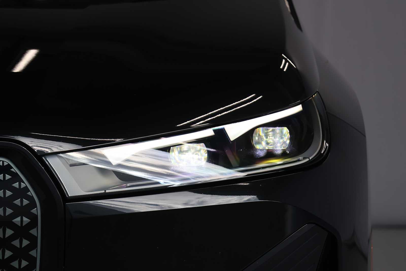 Certified Used 2024 Black Sapphire Metallic BMW xDrive50 image 4