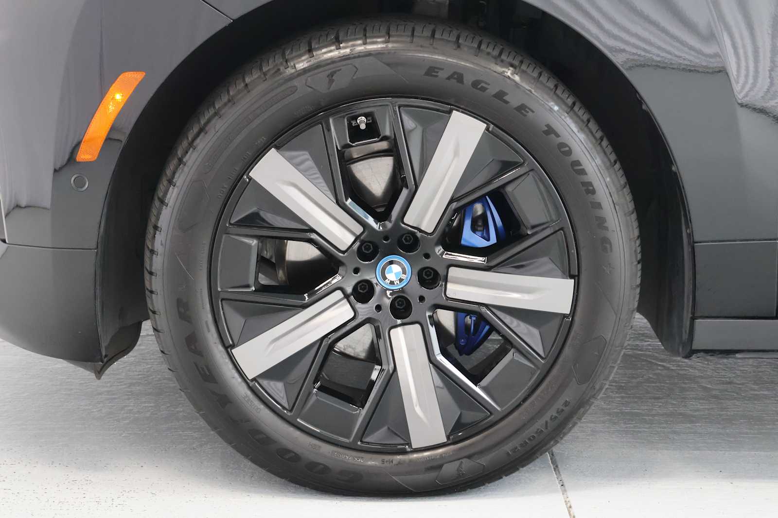 Certified Used 2024 Black Sapphire Metallic BMW xDrive50 image 9