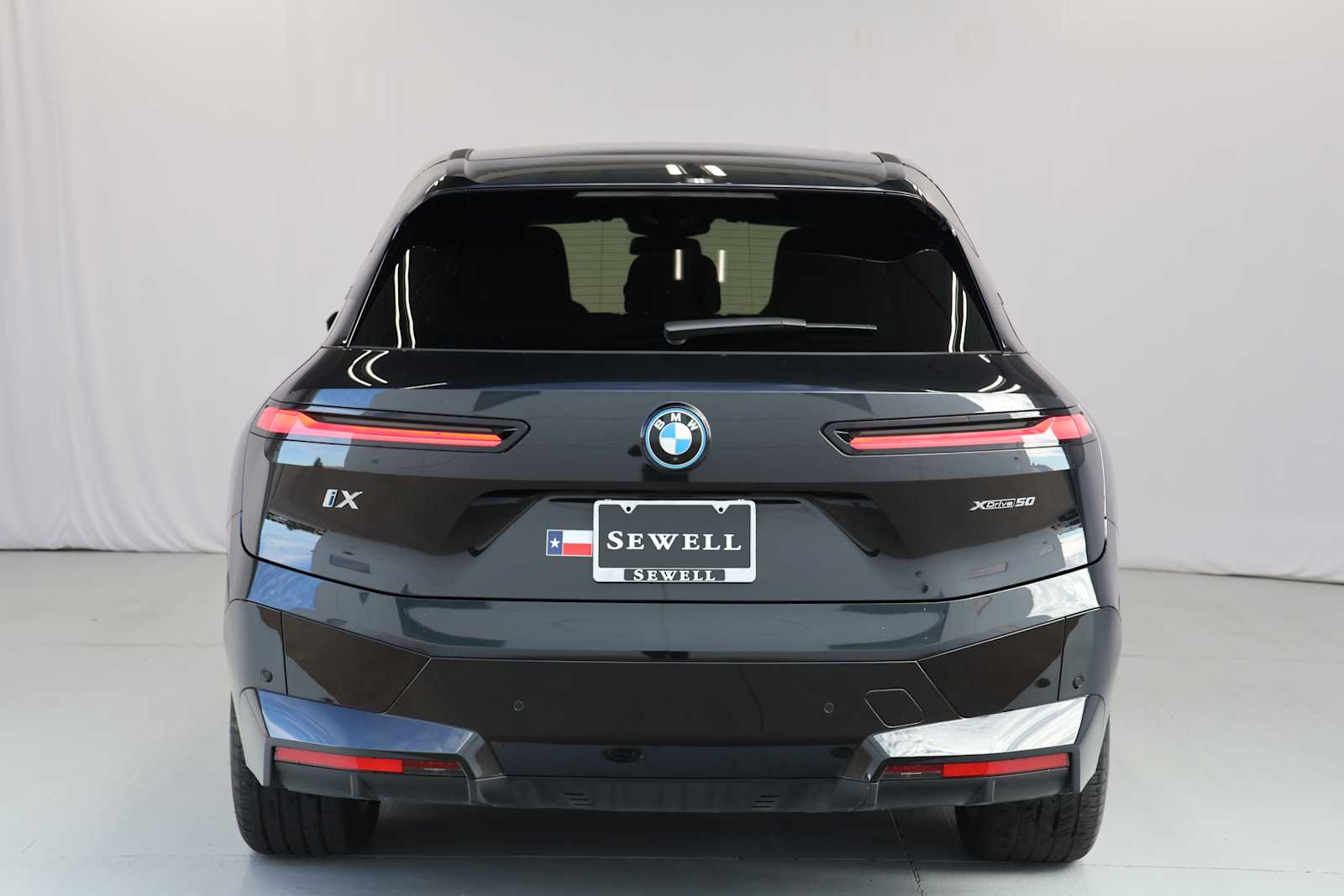 Certified Used 2024 Black Sapphire Metallic BMW xDrive50 image 6