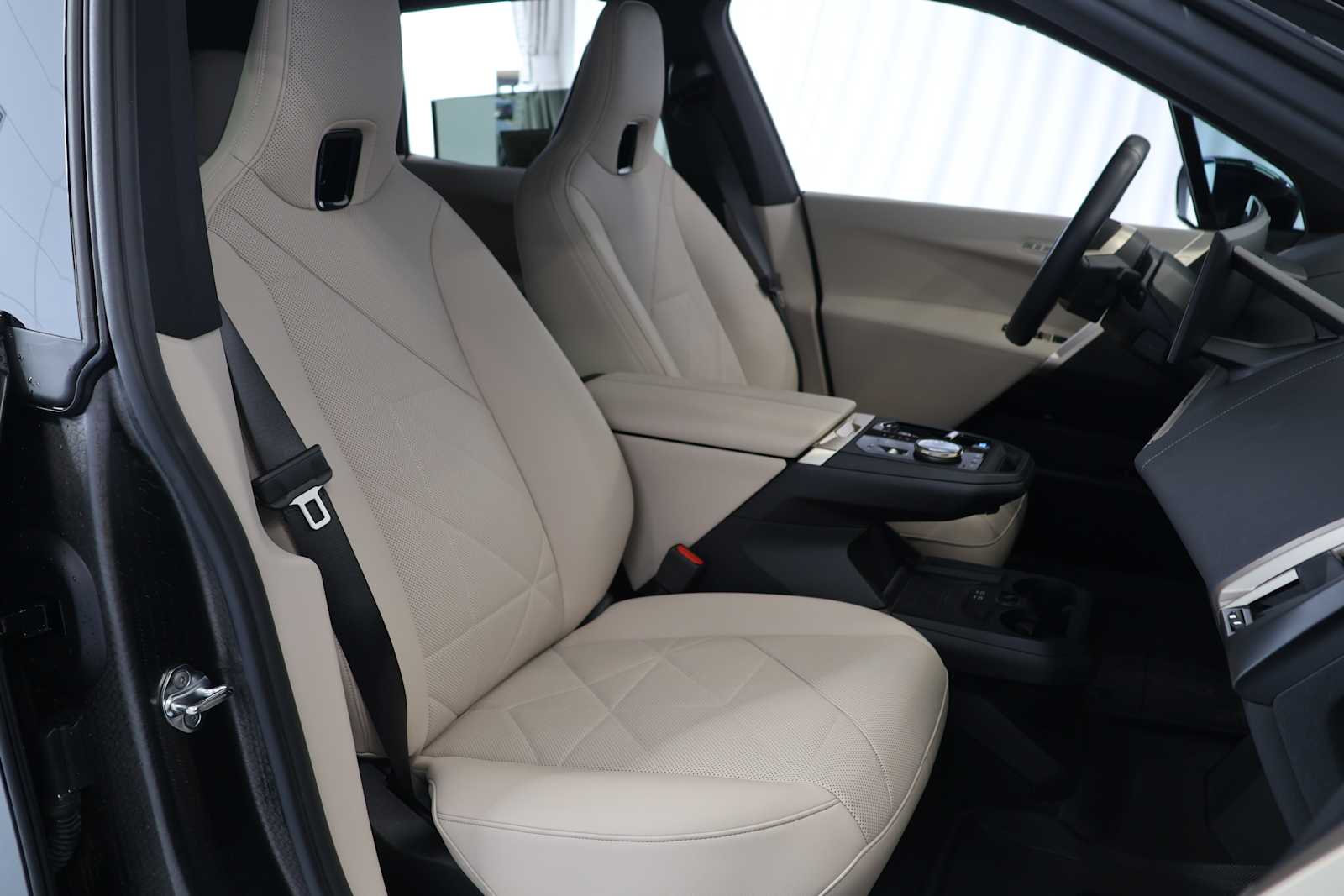 Certified Used 2024 Black Sapphire Metallic BMW xDrive50 image 13