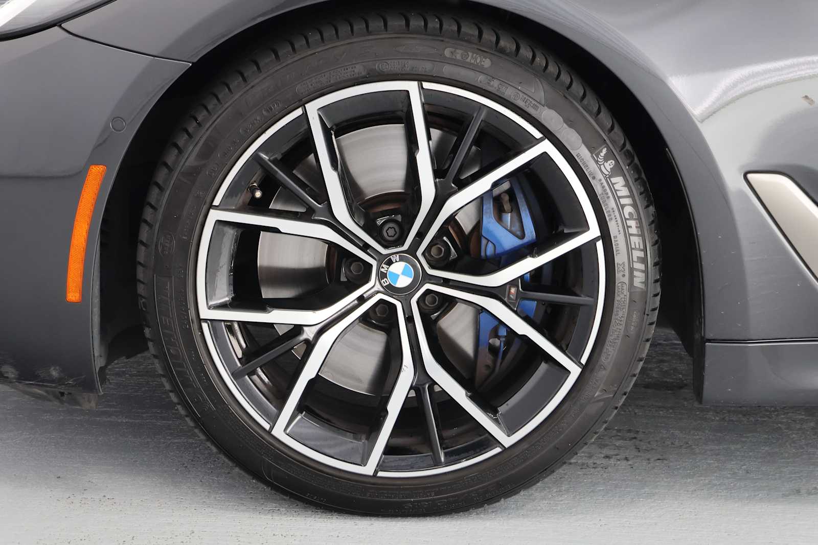 Used 2021 Dark Graphite Metallic BMW M550i xDrive image 9