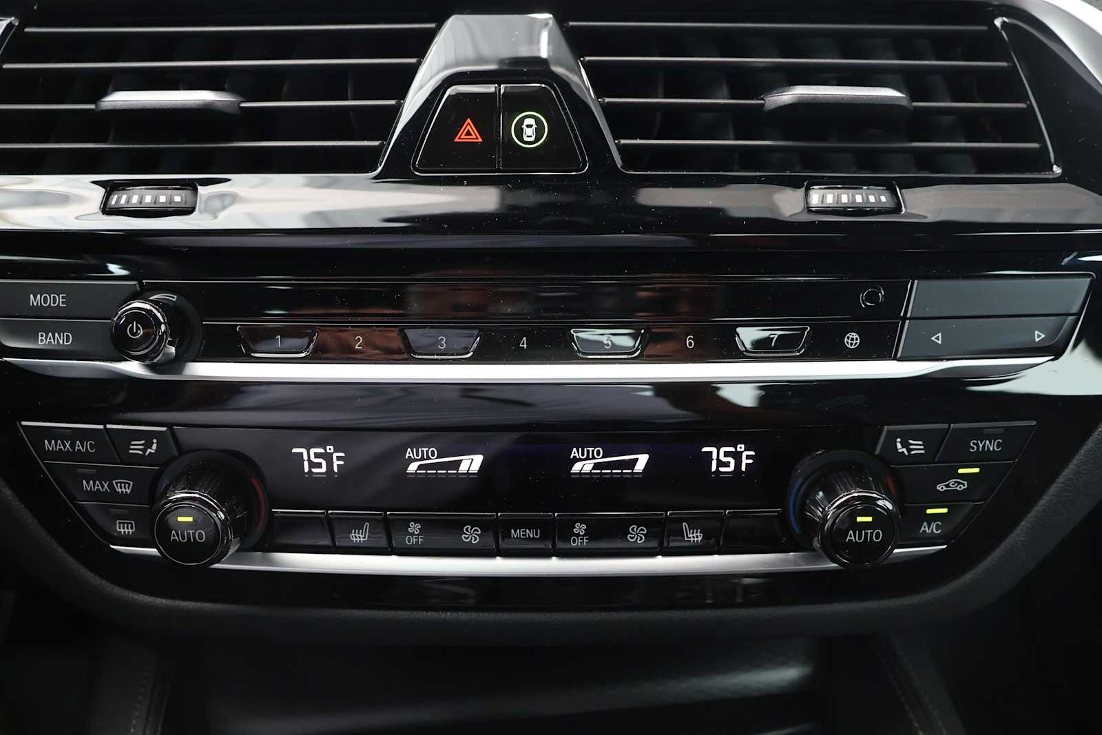 Used 2021 Dark Graphite Metallic BMW M550i xDrive image 15