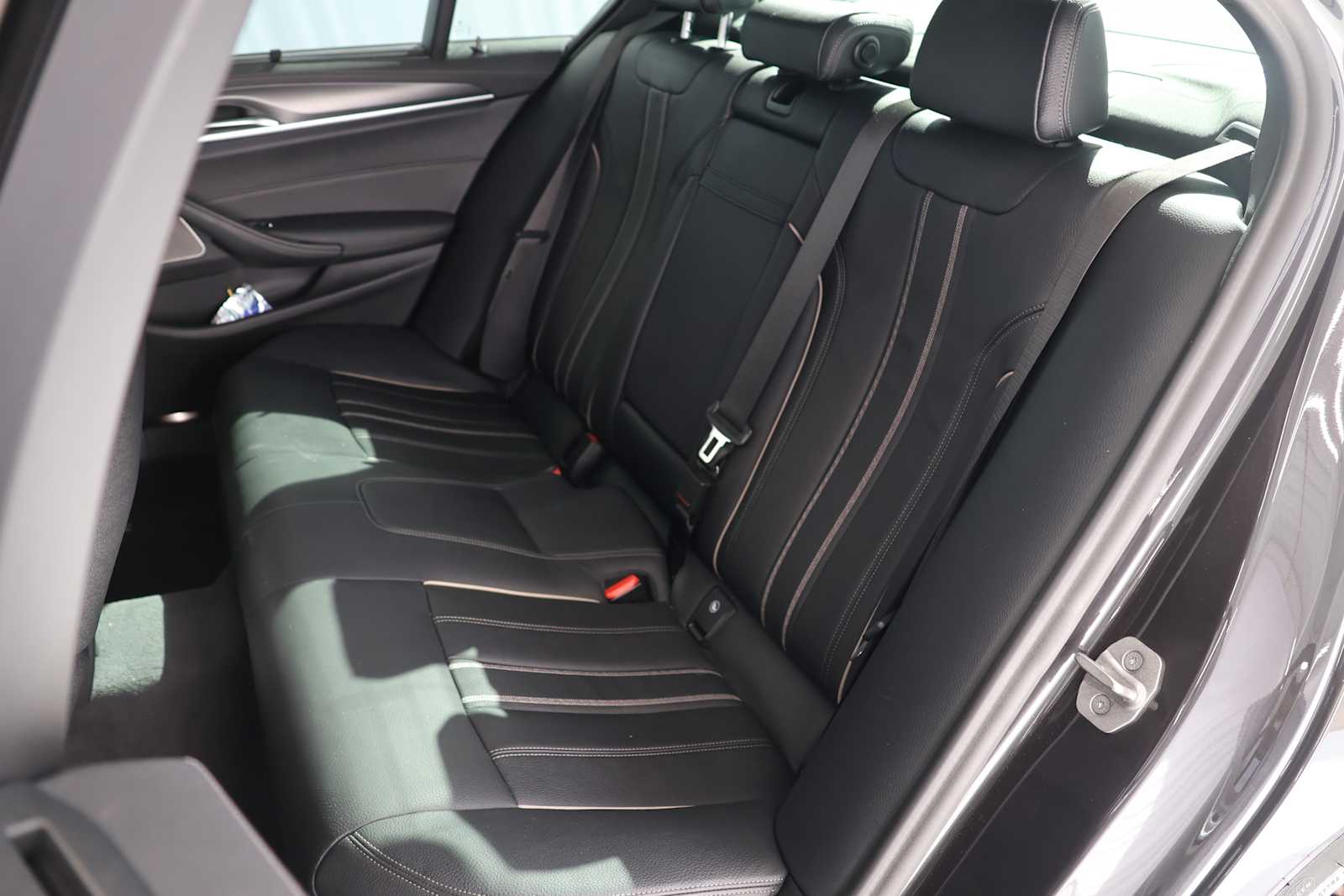 Used 2021 Dark Graphite Metallic BMW M550i xDrive image 18