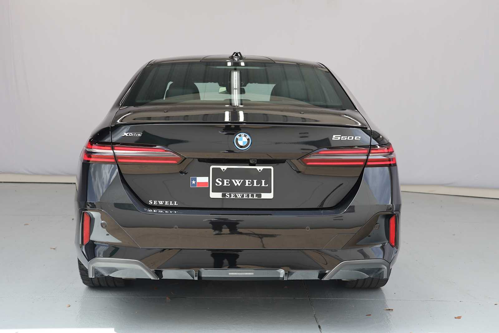 Certified Used 2026 Black Sapphire Metallic BMW 550e xDrive image 9
