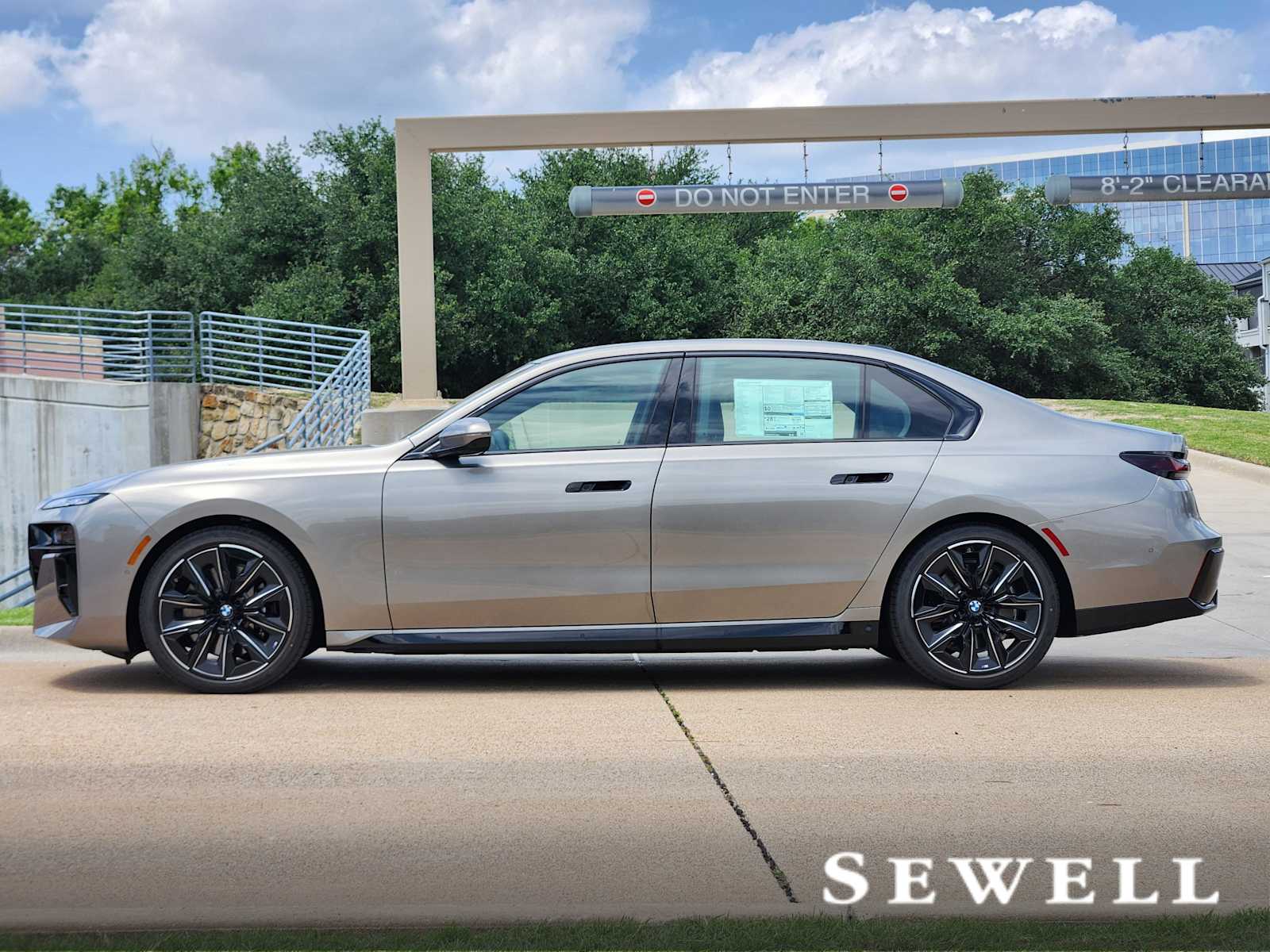New 2026 Oxide Grey Metallic BMW 740i image 2