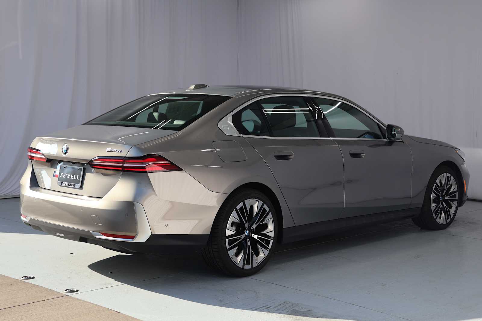 Certified Used 2026 Oxide Grey Met BMW 530i image 7