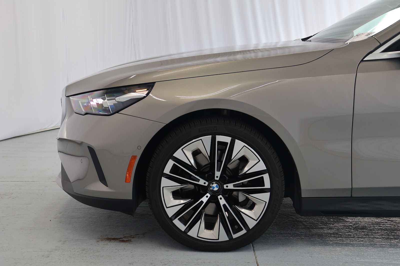Certified Used 2026 Oxide Grey Met BMW 530i image 8