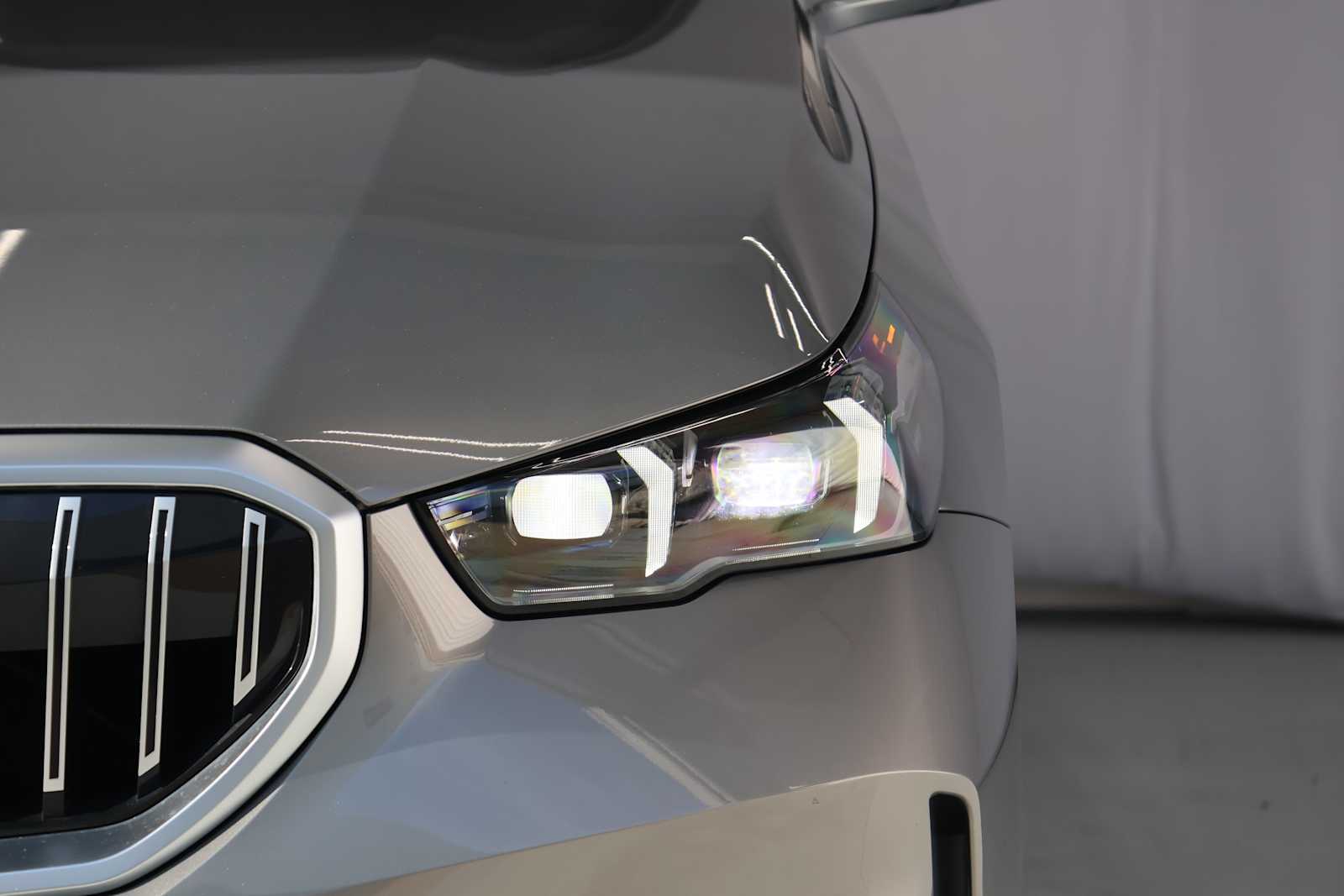 Certified Used 2026 Oxide Grey Met BMW 530i image 4