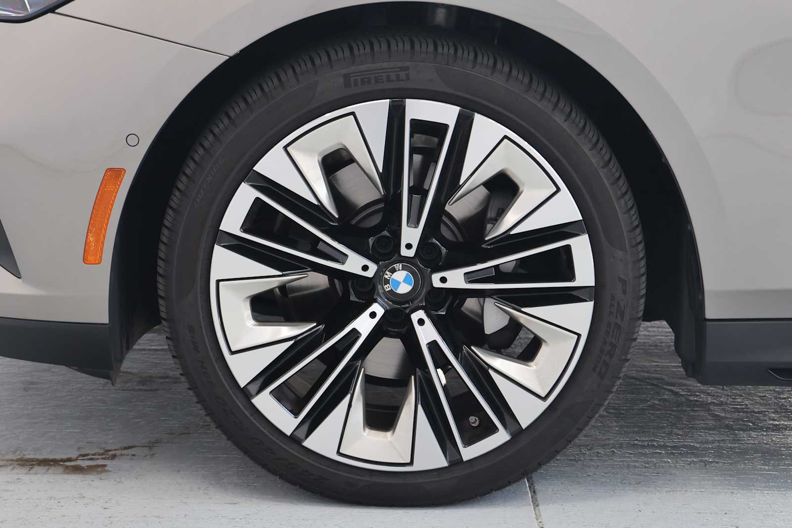 Certified Used 2026 Oxide Grey Met BMW 530i image 9