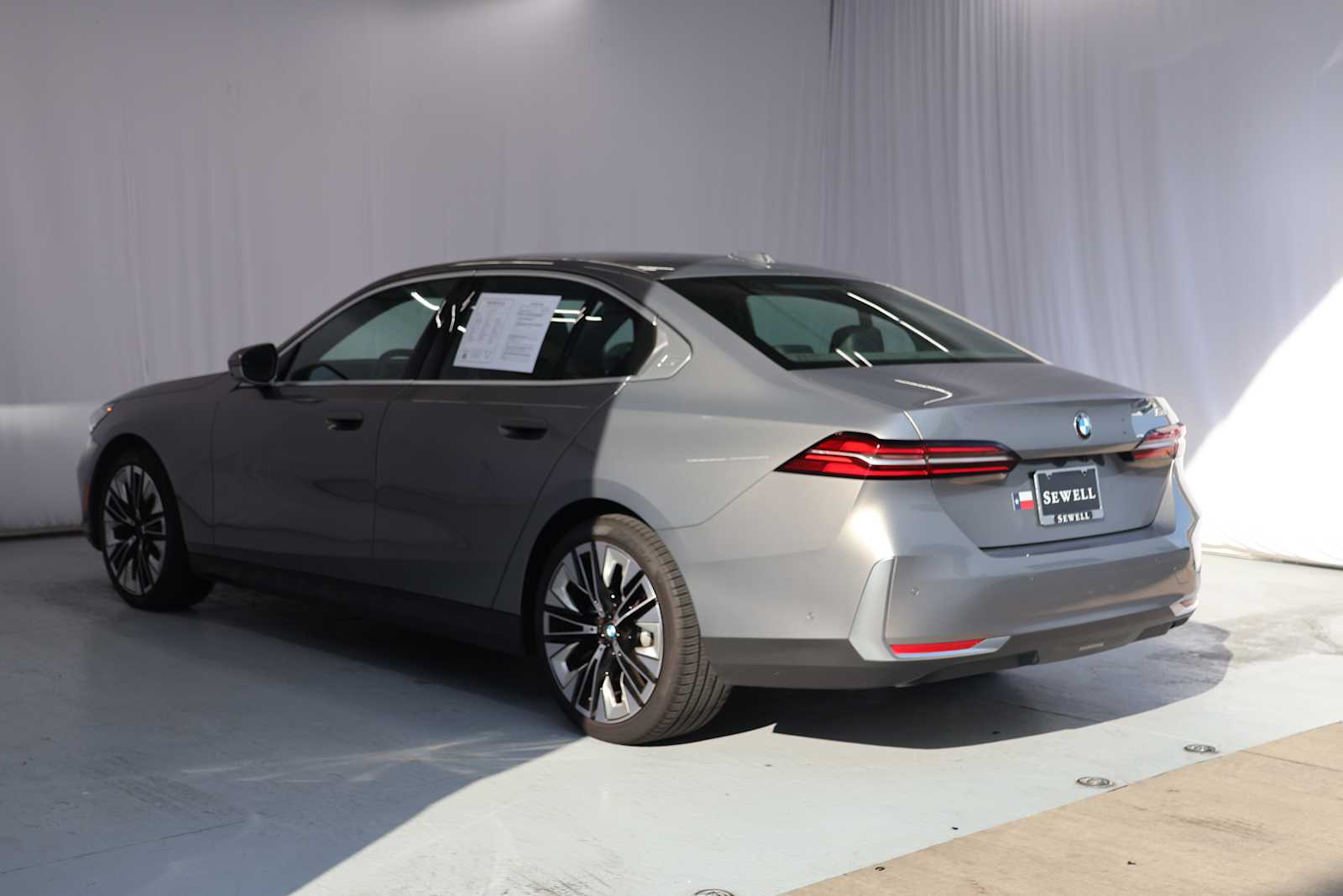 Certified Used 2026 Oxide Grey Met BMW 530i image 5