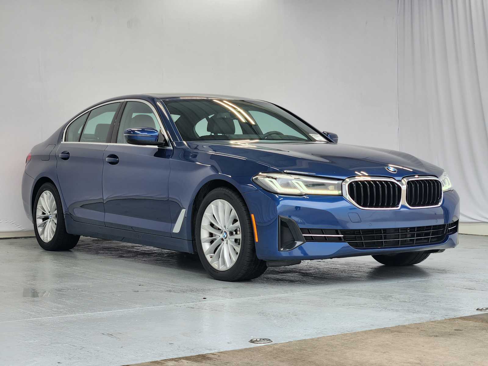Used 2021 Phytonic Blue Metallic BMW 530i image 4