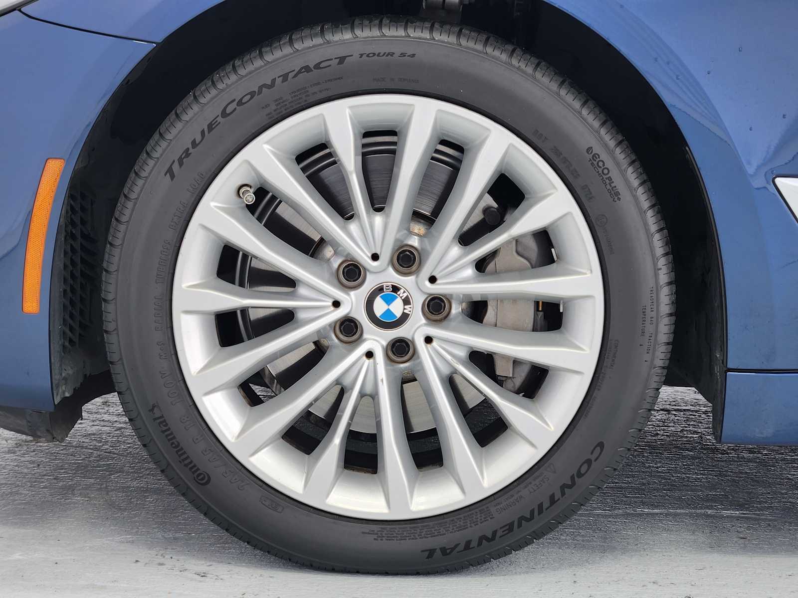 Used 2021 Phytonic Blue Metallic BMW 530i image 11