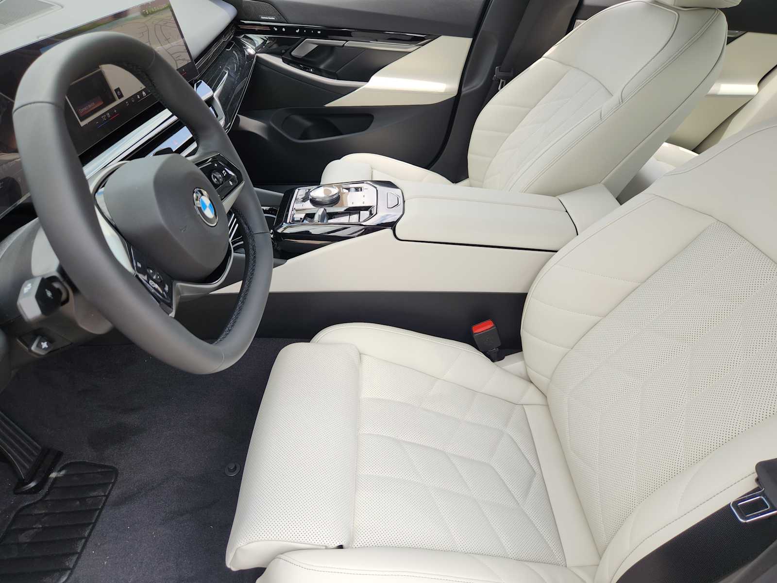 New 2026 Black Sapphire Metallic BMW 530i xDrive image 4