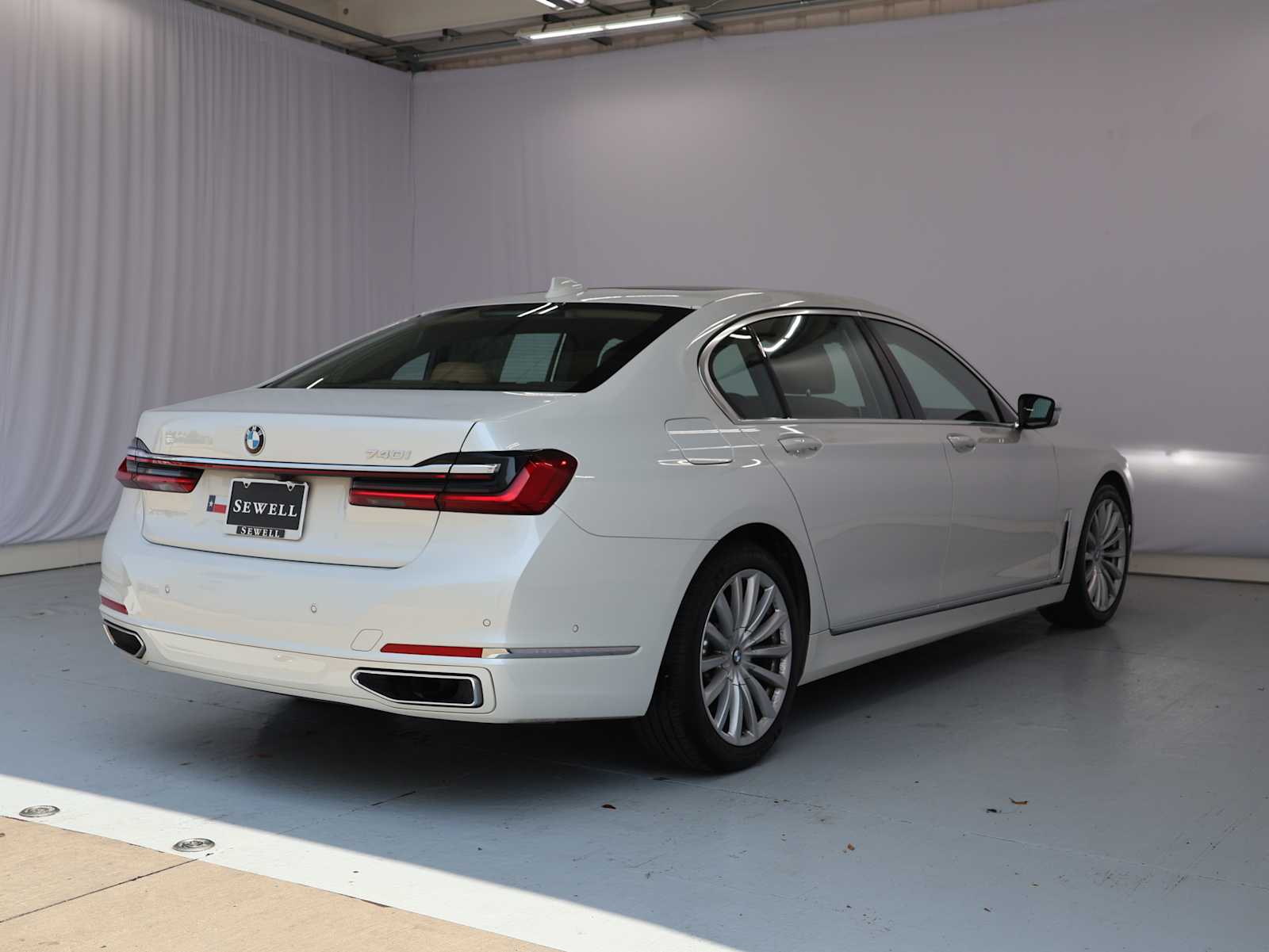 Certified Used 2022 Mineral White Metallic BMW 740i image 8