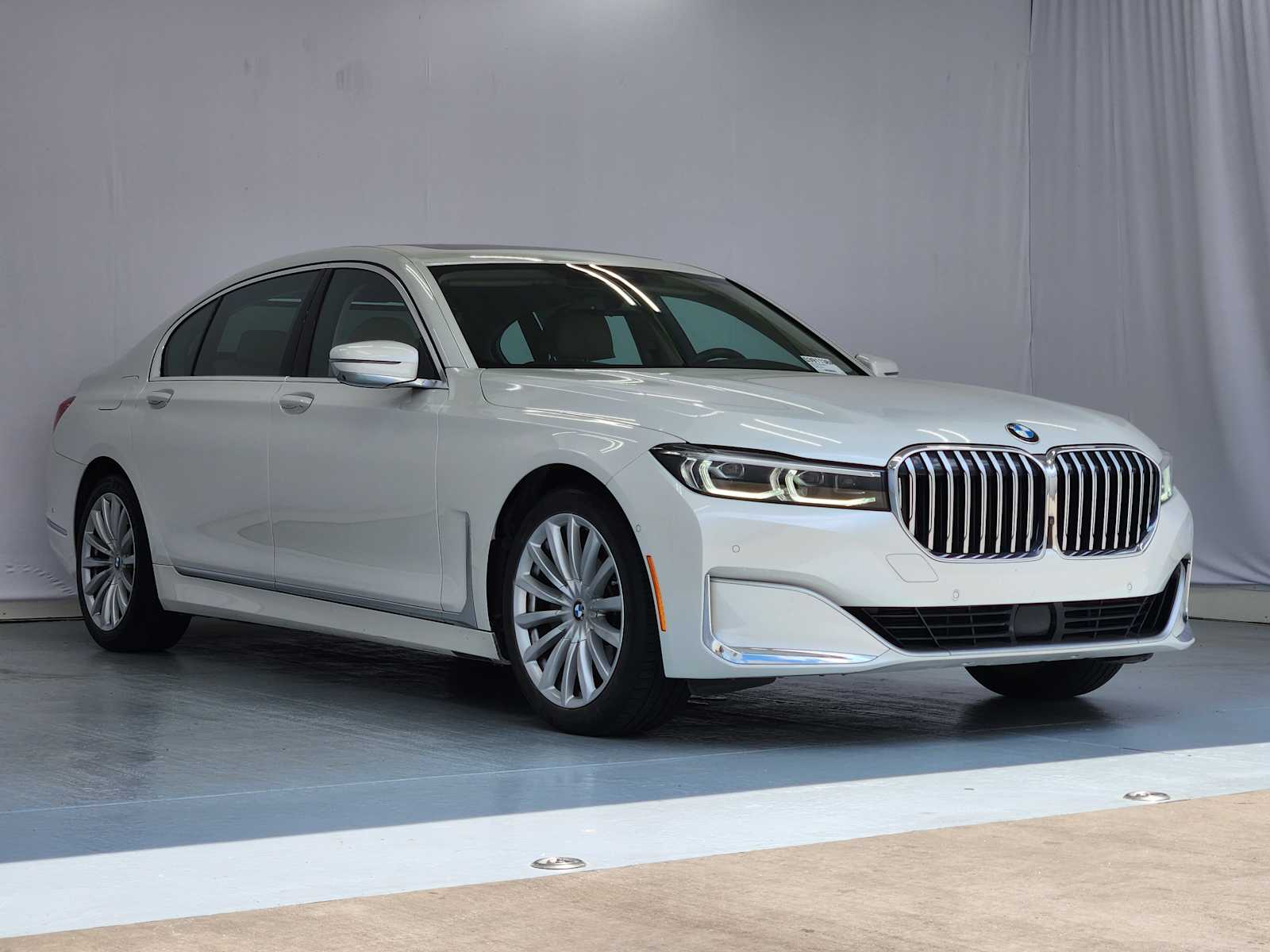 Used 2022 Mineral White Metallic BMW 740i image 4