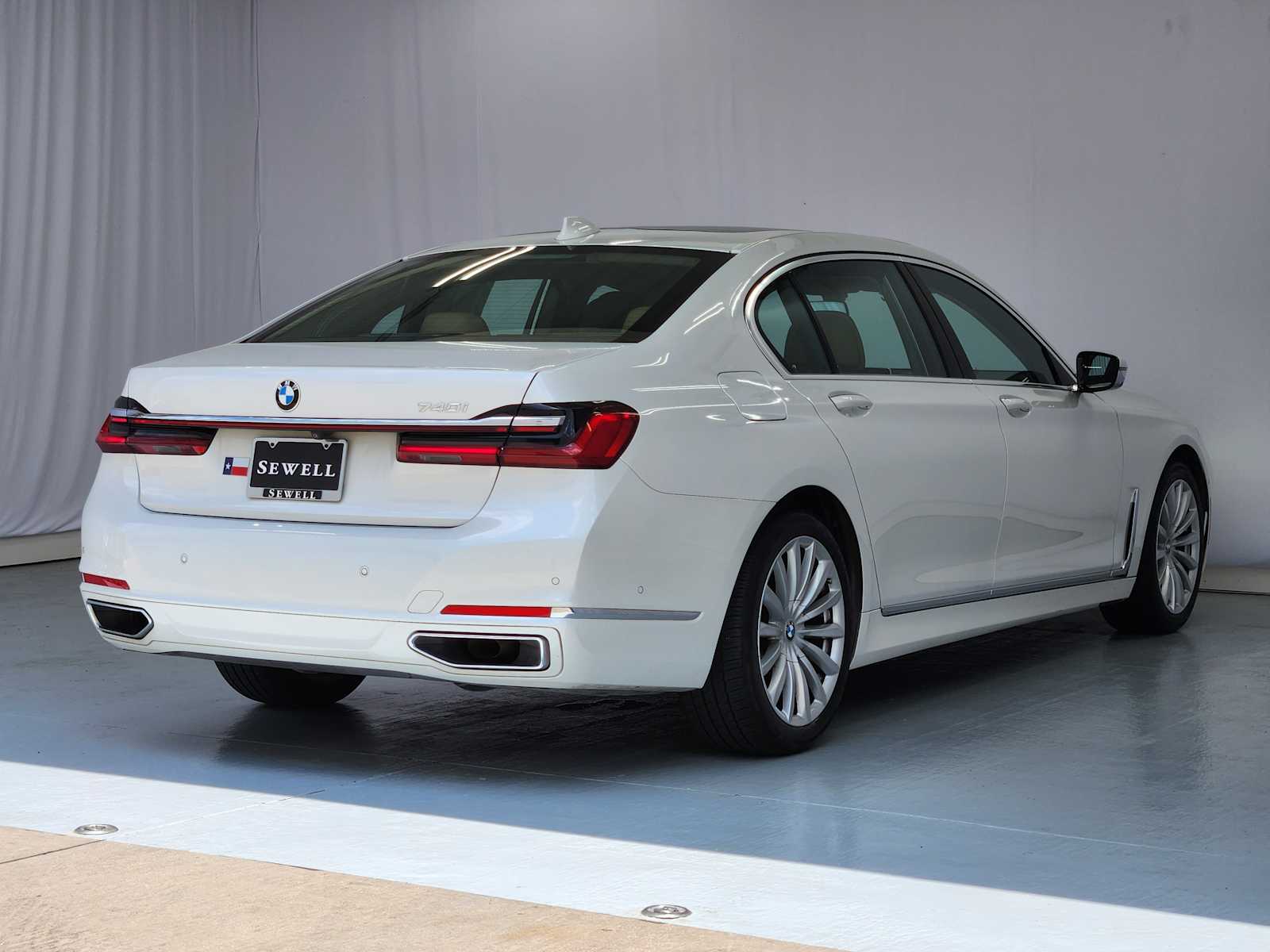 Used 2022 Mineral White Metallic BMW 740i image 8