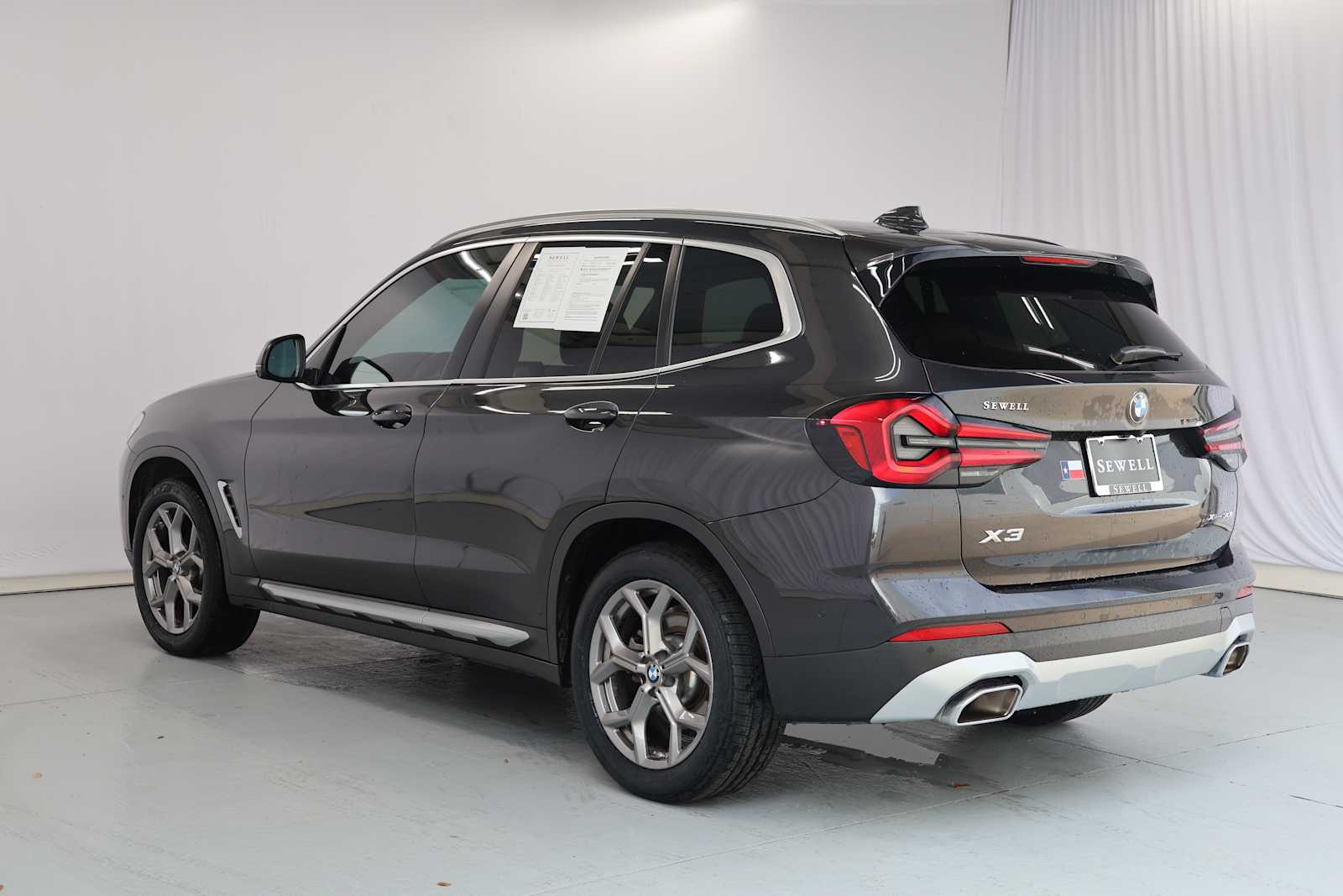 Used 2024 Dark Graphite Metallic BMW xDrive30i image 15