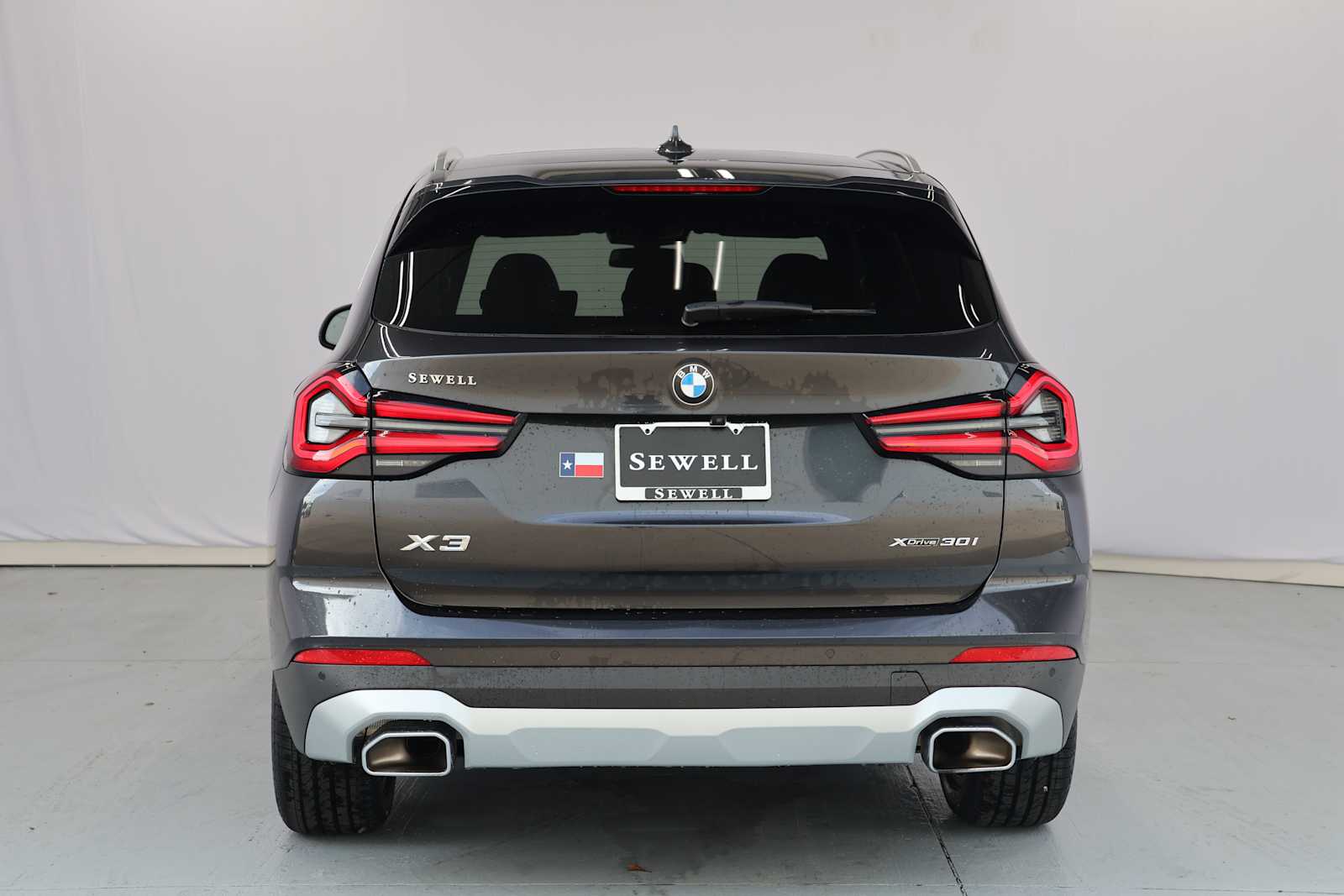 Used 2024 Dark Graphite Metallic BMW xDrive30i image 18