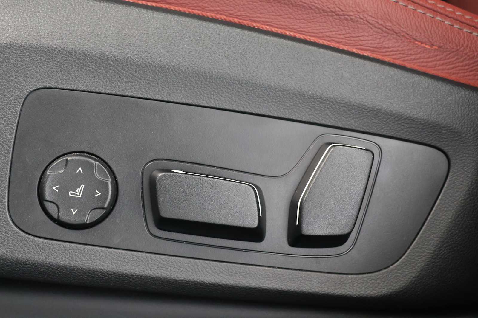 Used 2024 Dark Graphite Metallic BMW xDrive30i image 28