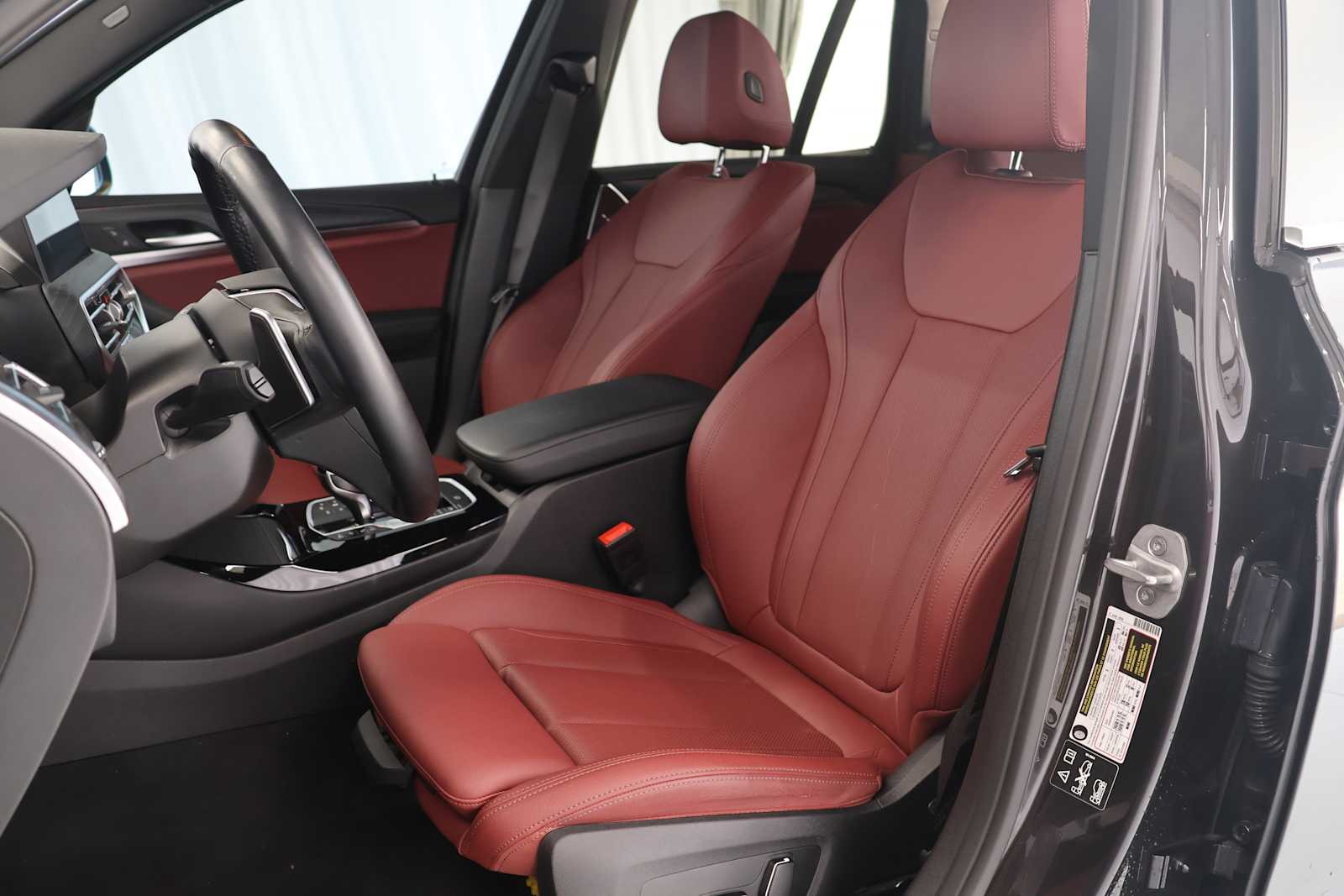 Used 2024 Dark Graphite Metallic BMW xDrive30i image 26
