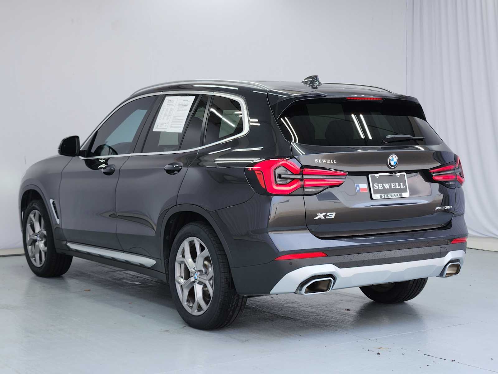 Used 2024 Dark Graphite Metallic BMW xDrive30i image 8