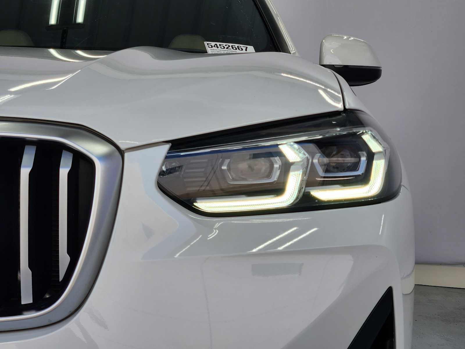 Used 2023 Alpine White BMW xDrive30i image 5