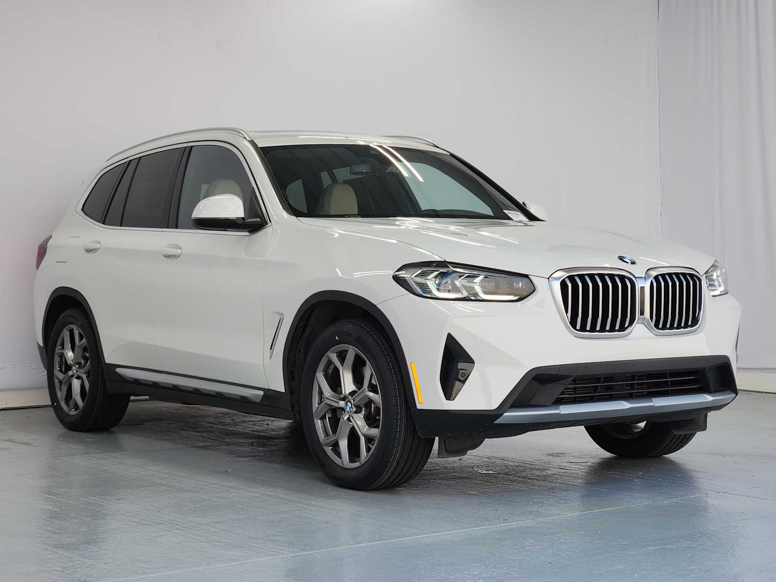 Used 2023 Alpine White BMW xDrive30i image 2