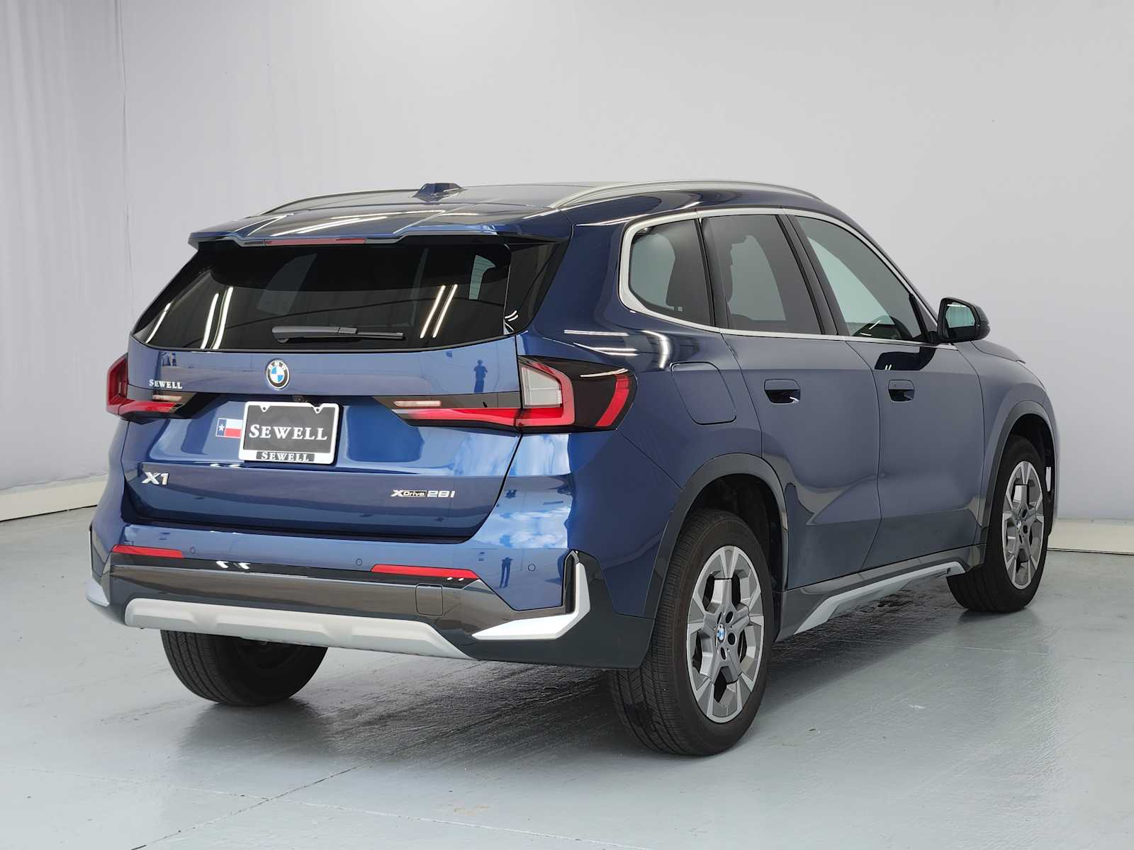 Used 2025 Phytonic Blue Metallic BMW xDrive28i image 5