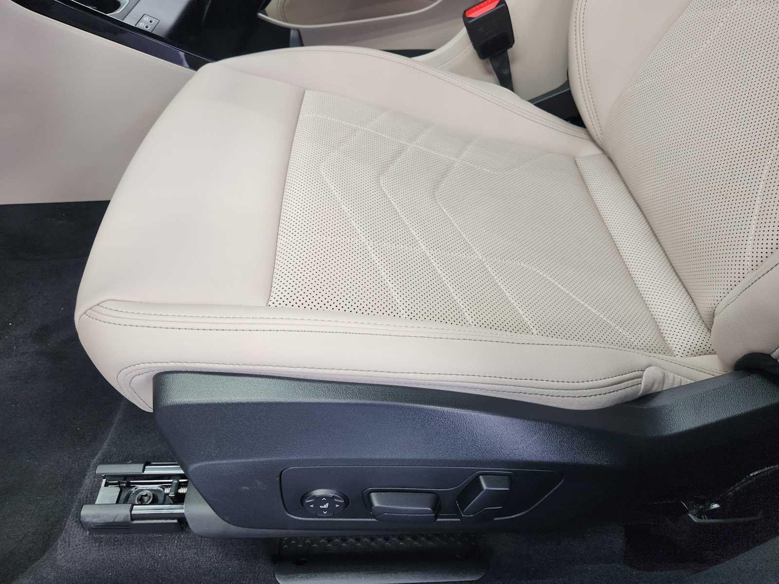 Used 2025 Phytonic Blue Metallic BMW xDrive28i image 17