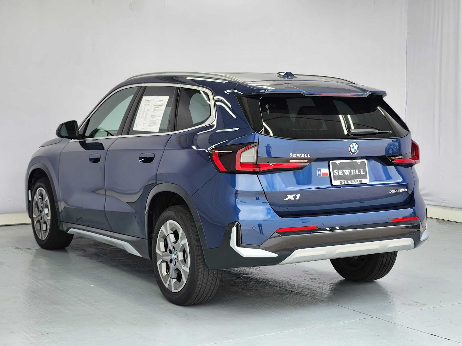Used 2025 Phytonic Blue Metallic BMW xDrive28i image 4