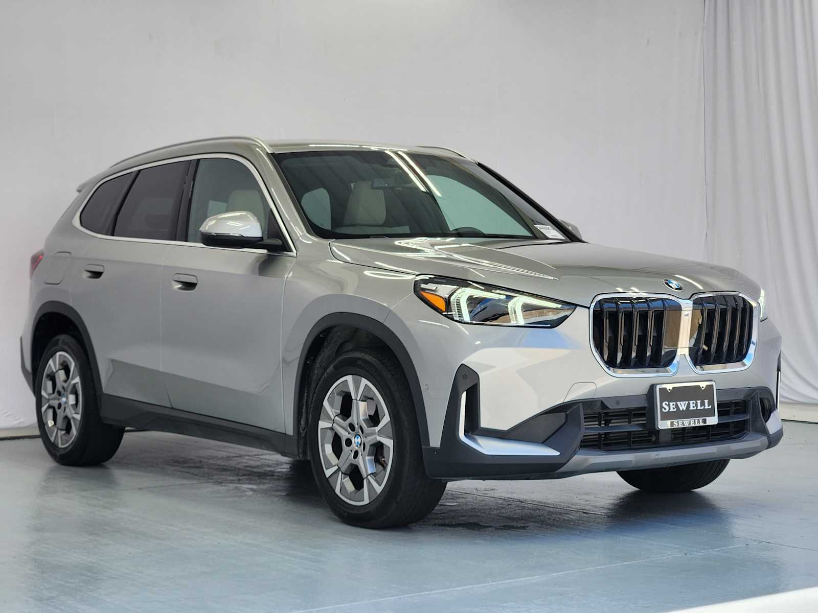 Certified Used 2023 Space Silver Metallic BMW xDrive28i image 4