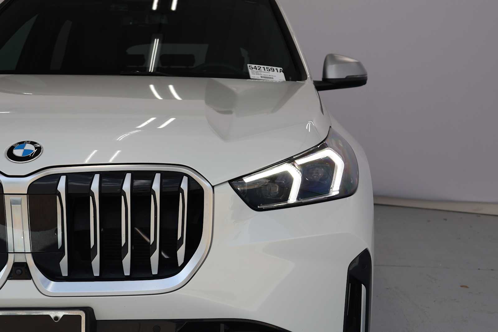 Used 2023 Mineral White Metallic BMW xDrive28i image 5
