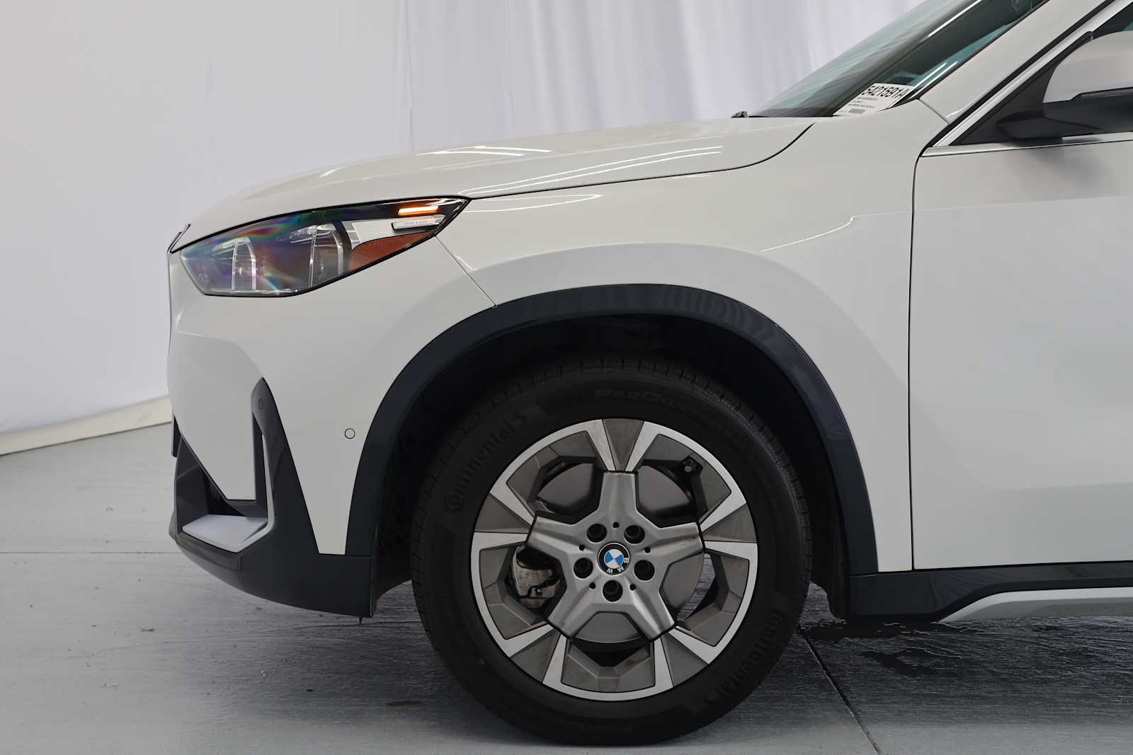 Used 2023 Mineral White Metallic BMW xDrive28i image 10