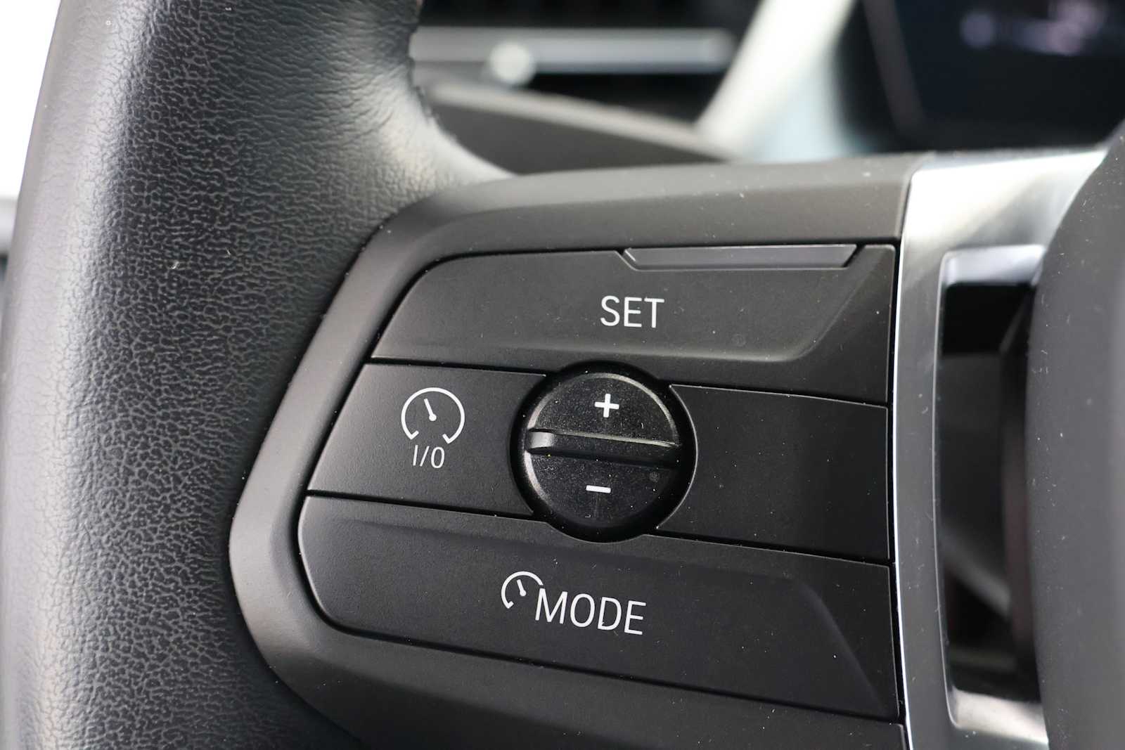 Used 2023 Mineral White Metallic BMW xDrive28i image 19