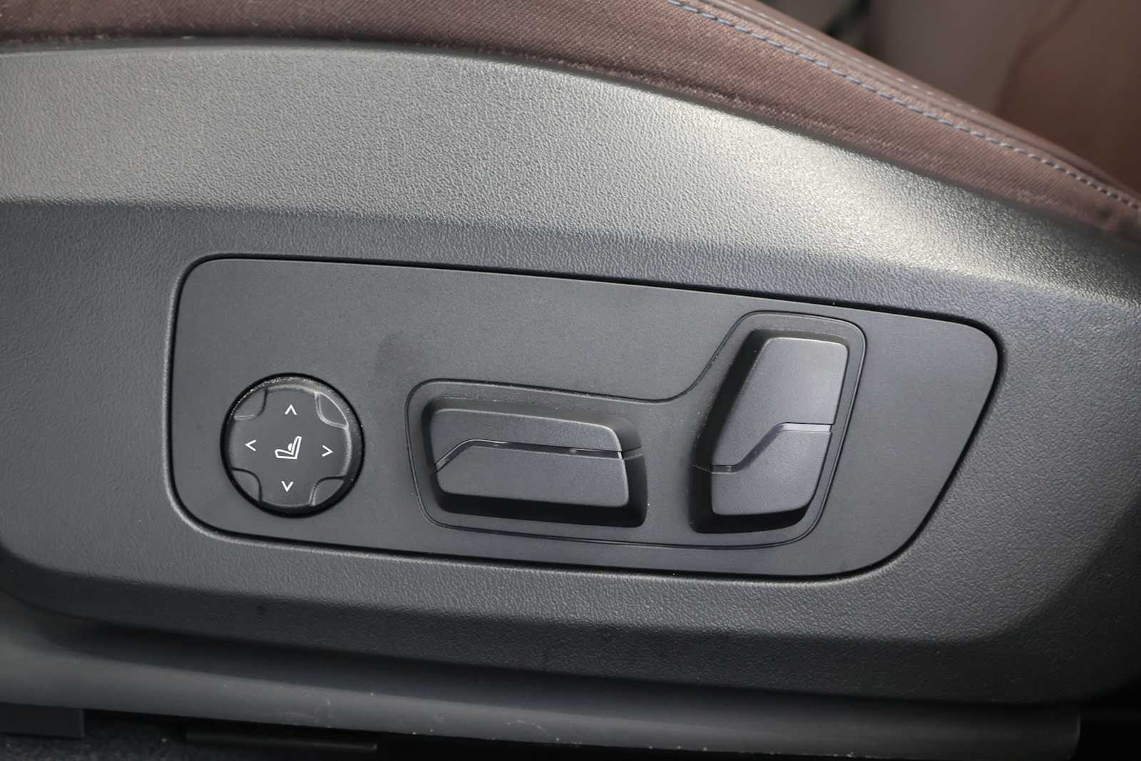 Used 2023 Mineral White Metallic BMW xDrive28i image 13