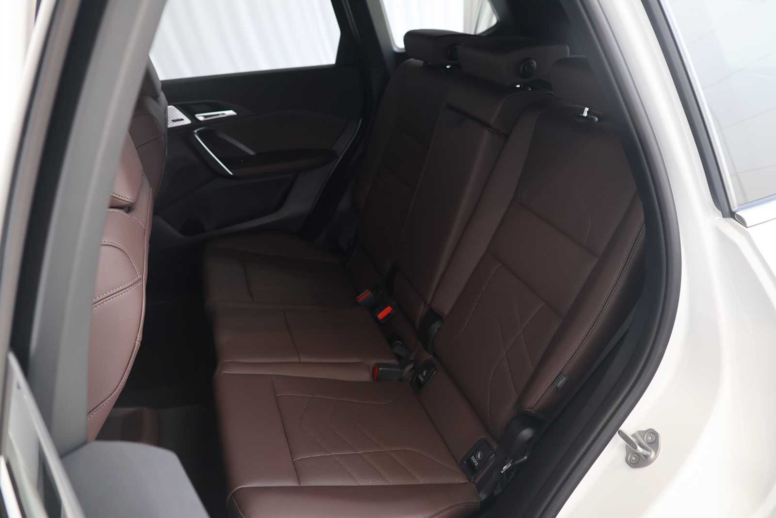 Used 2023 Mineral White Metallic BMW xDrive28i image 22