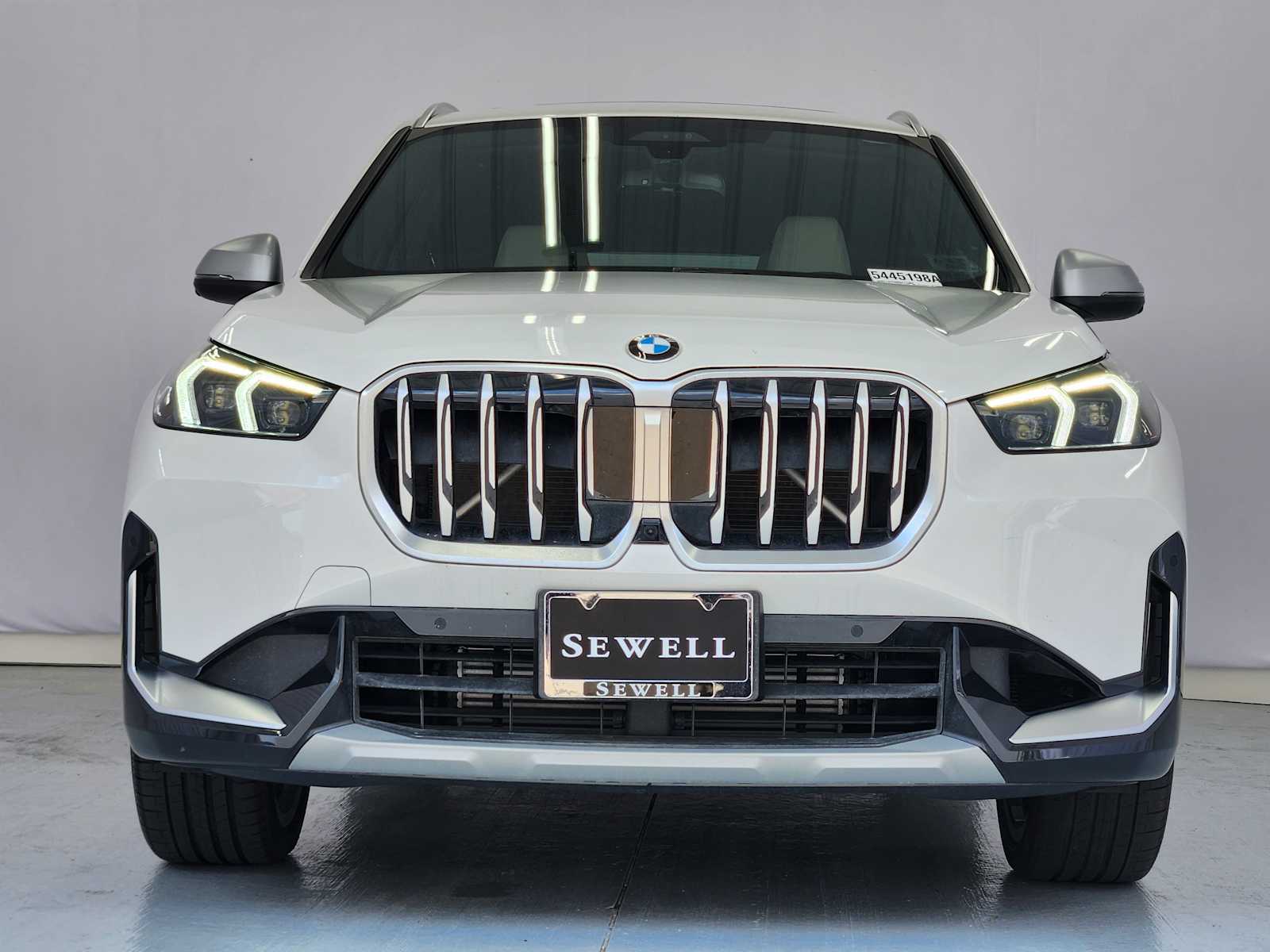 Certified Used 2024 Mineral White Metallic BMW xDrive28i image 2