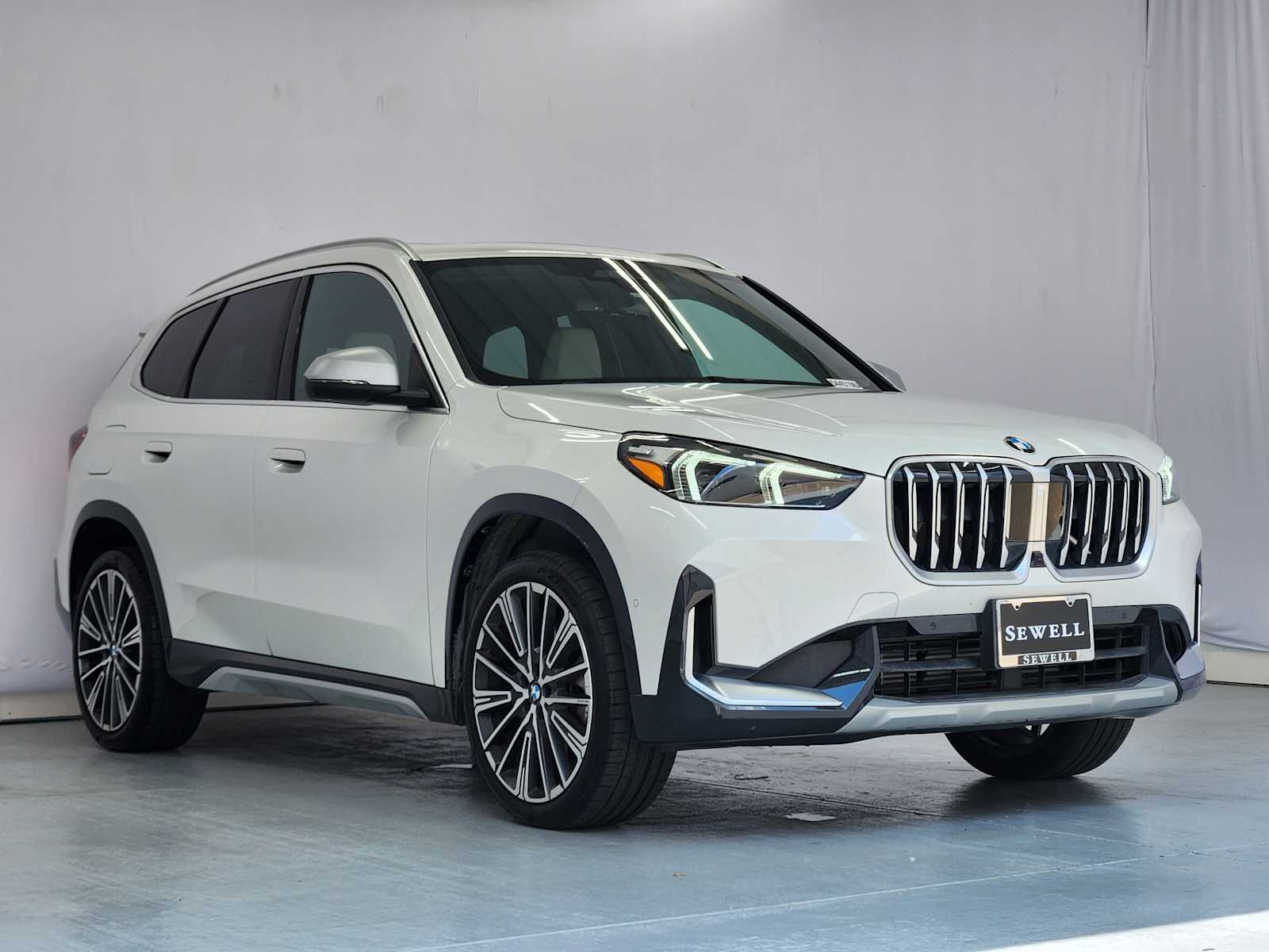 Certified Used 2024 Mineral White Metallic BMW xDrive28i image 4