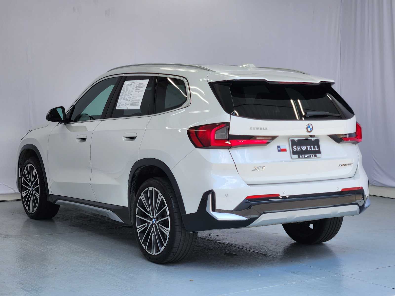 Certified Used 2024 Mineral White Metallic BMW xDrive28i image 5