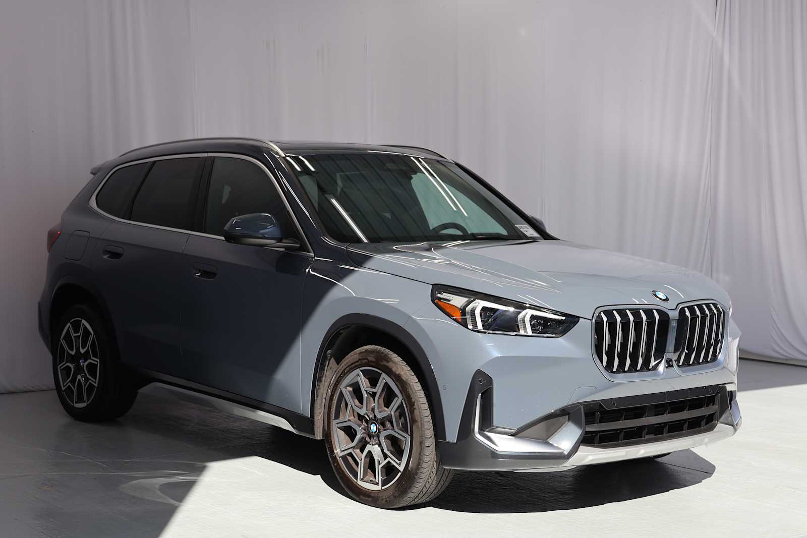 Used 2025 Storm Bay Metallic BMW xDrive28i image 3
