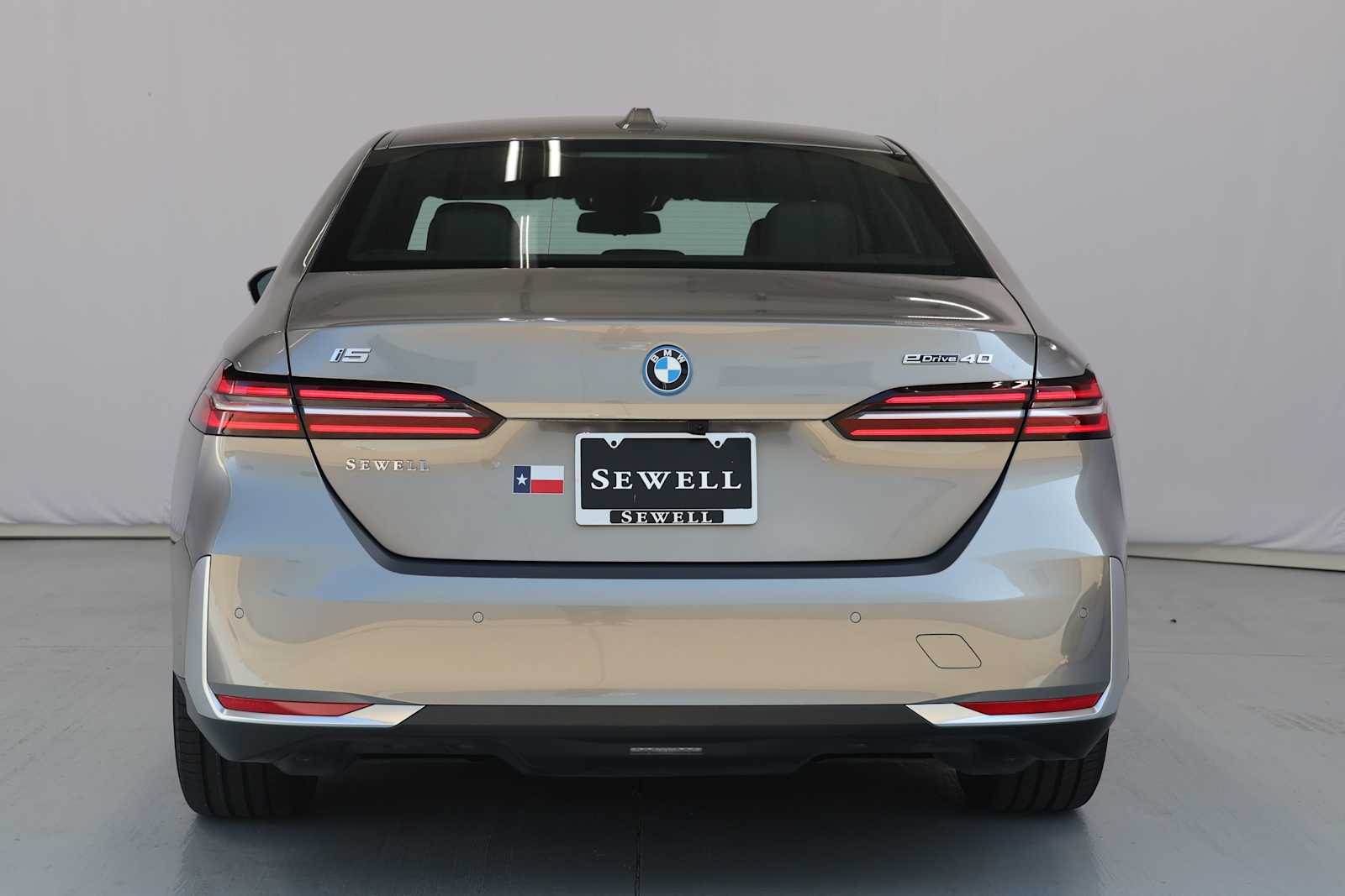 Certified Used 2024 Oxide Grey Met BMW eDrive40 image 9