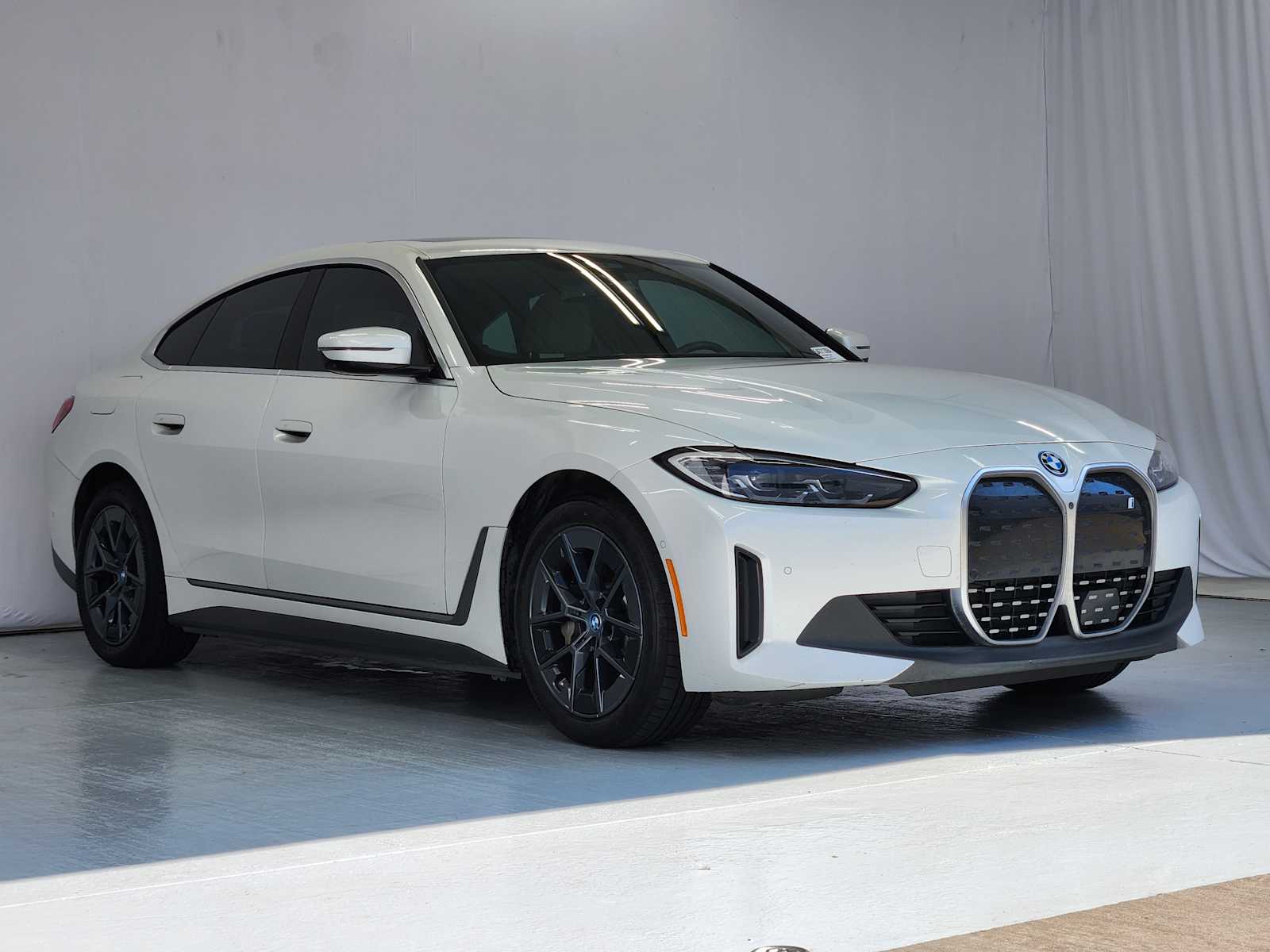 Used 2023 Mineral White Metallic BMW eDrive35 image 4
