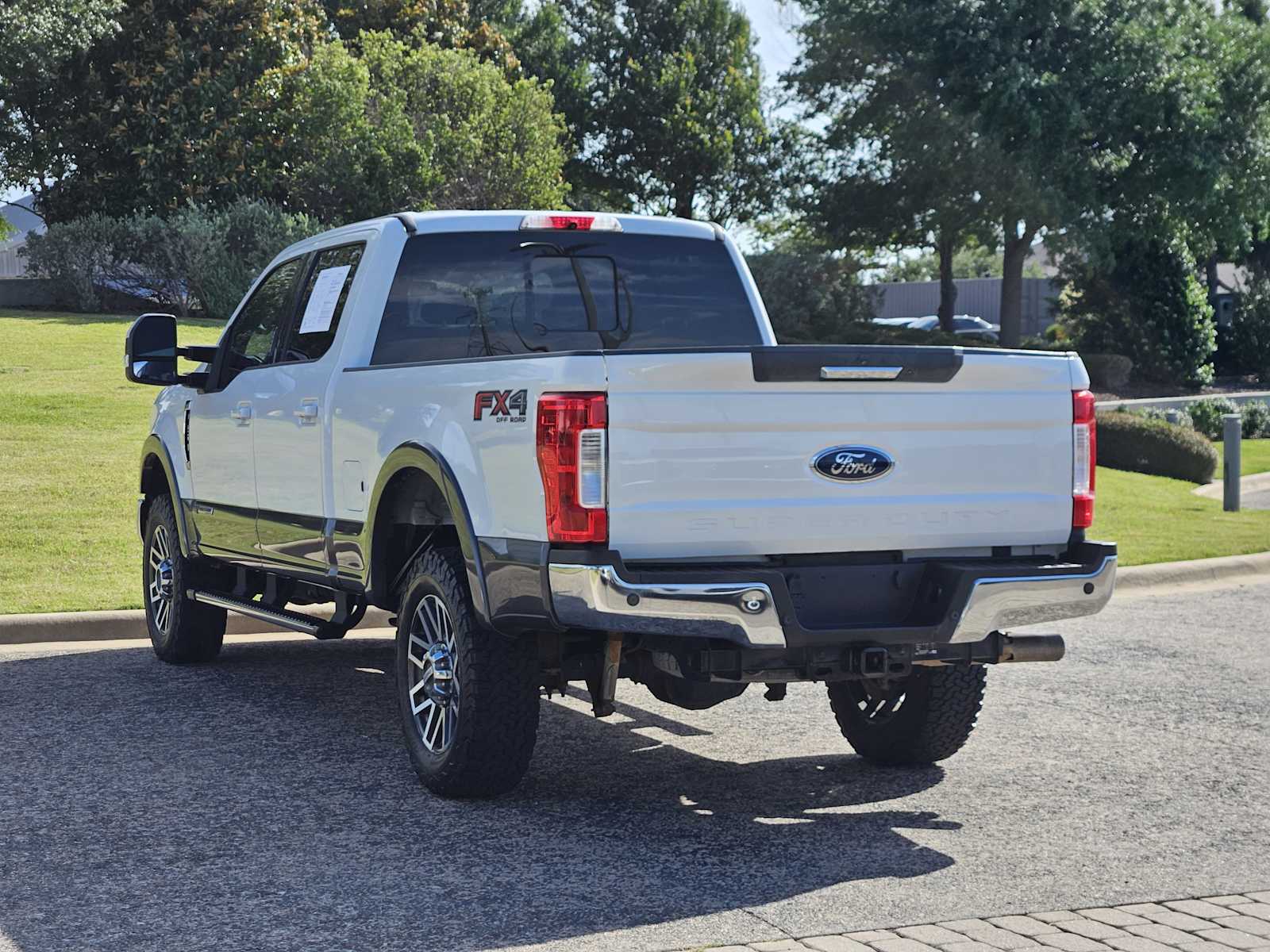 Used 2017 Oxford White/Magnetic Ford Lariat image 5